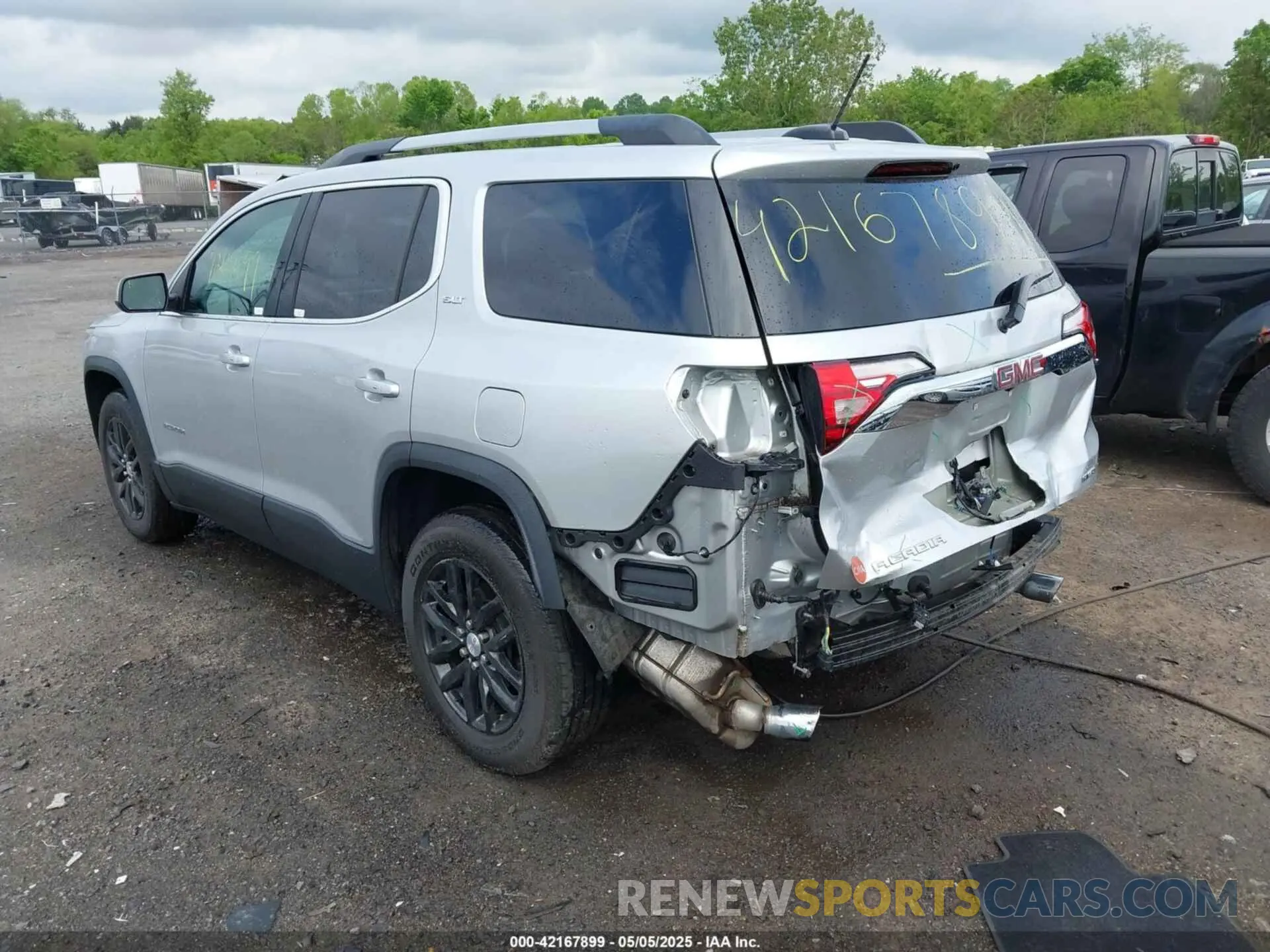 3 Photograph of a damaged car 1GKKNULS6KZ171434 GMC ACADIA 2019