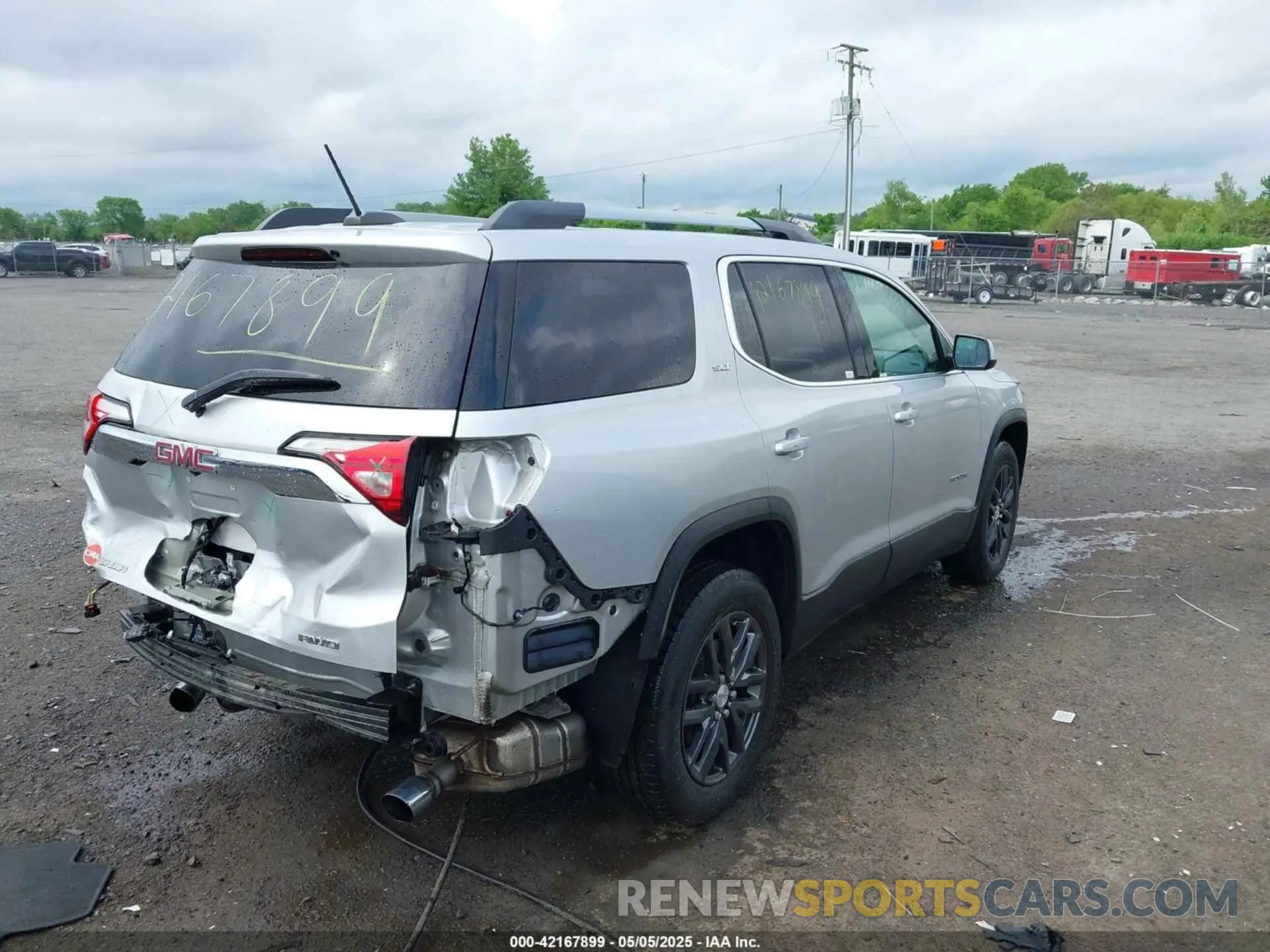 4 Photograph of a damaged car 1GKKNULS6KZ171434 GMC ACADIA 2019