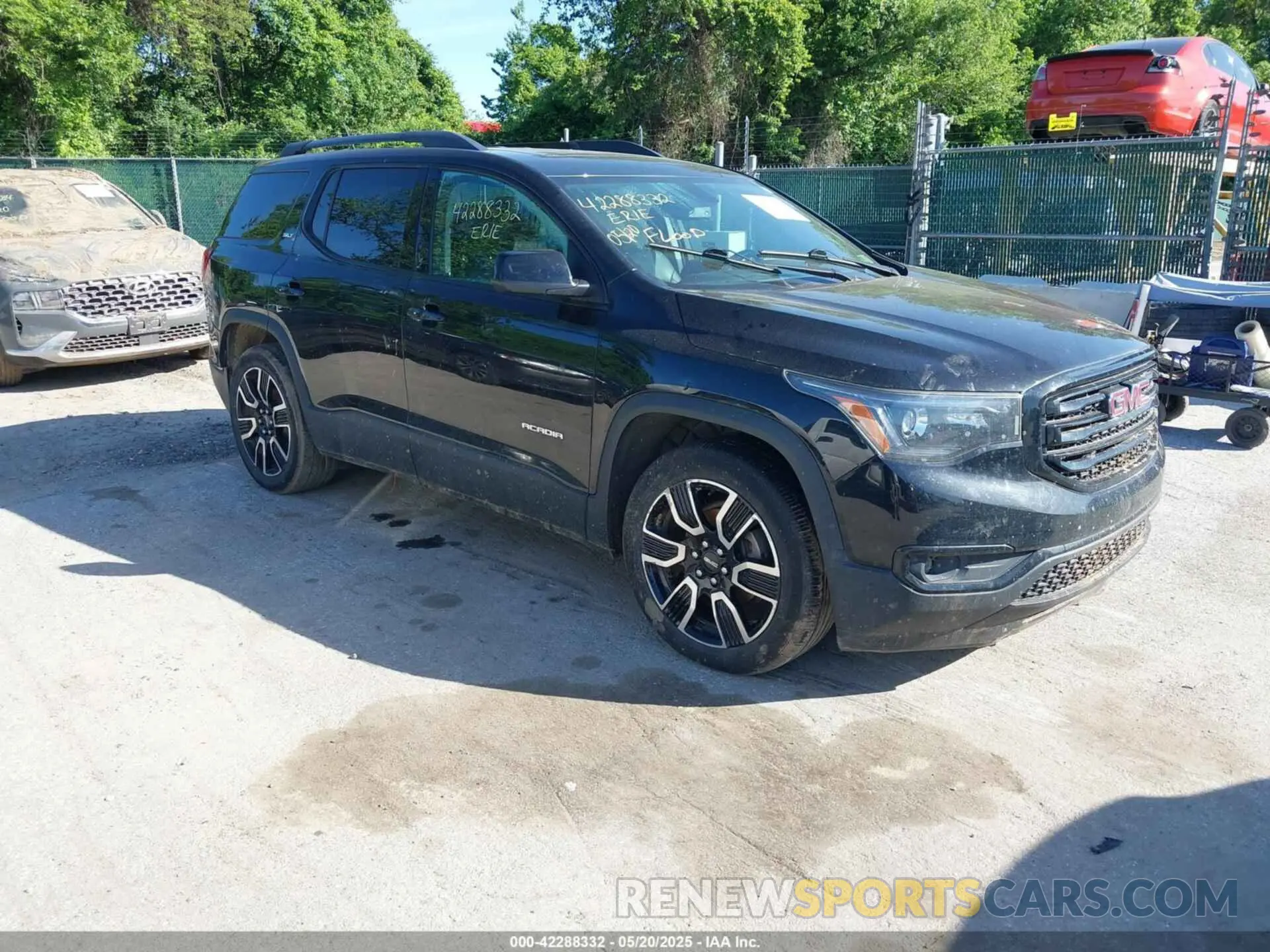1 Photograph of a damaged car 1GKKNULS6KZ210622 GMC ACADIA 2019