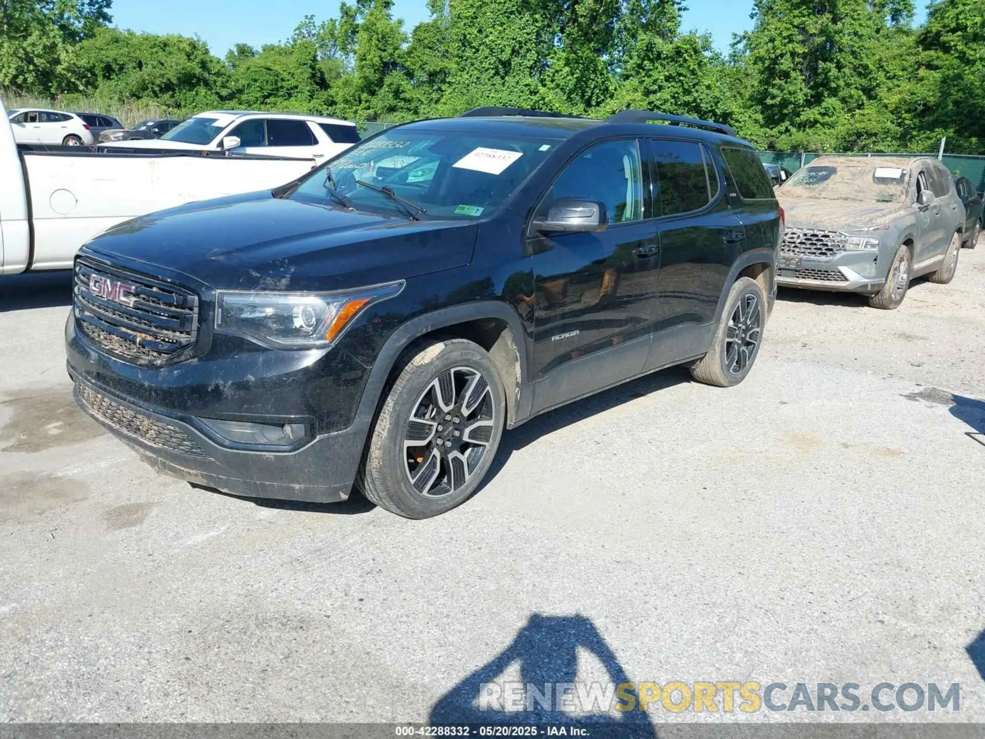 2 Photograph of a damaged car 1GKKNULS6KZ210622 GMC ACADIA 2019