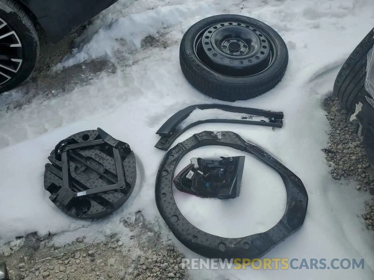 13 Photograph of a damaged car 1GKKNULS6KZ289256 GMC ACADIA 2019