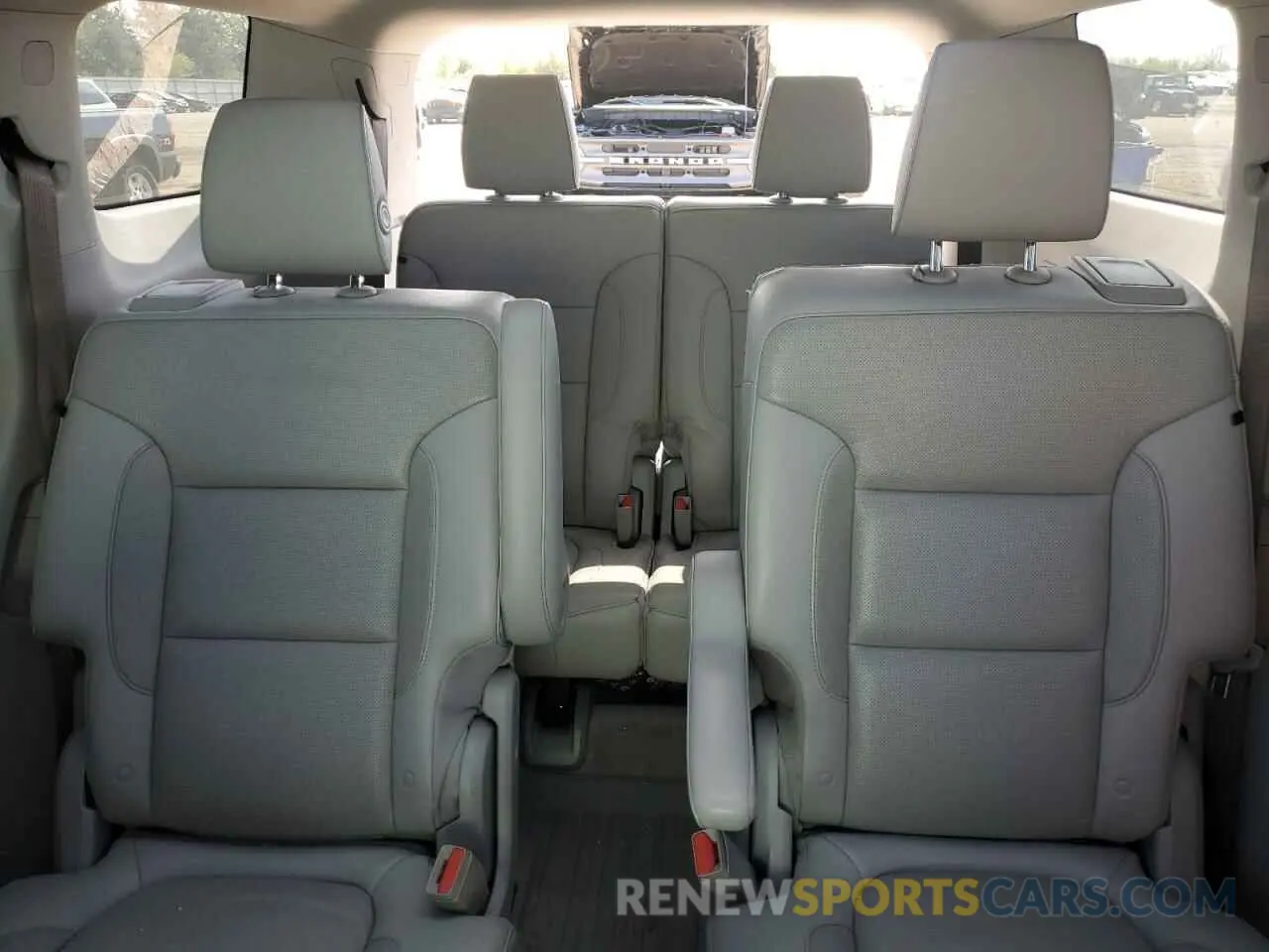 10 Photograph of a damaged car 1GKKNULS7KZ130665 GMC ACADIA 2019