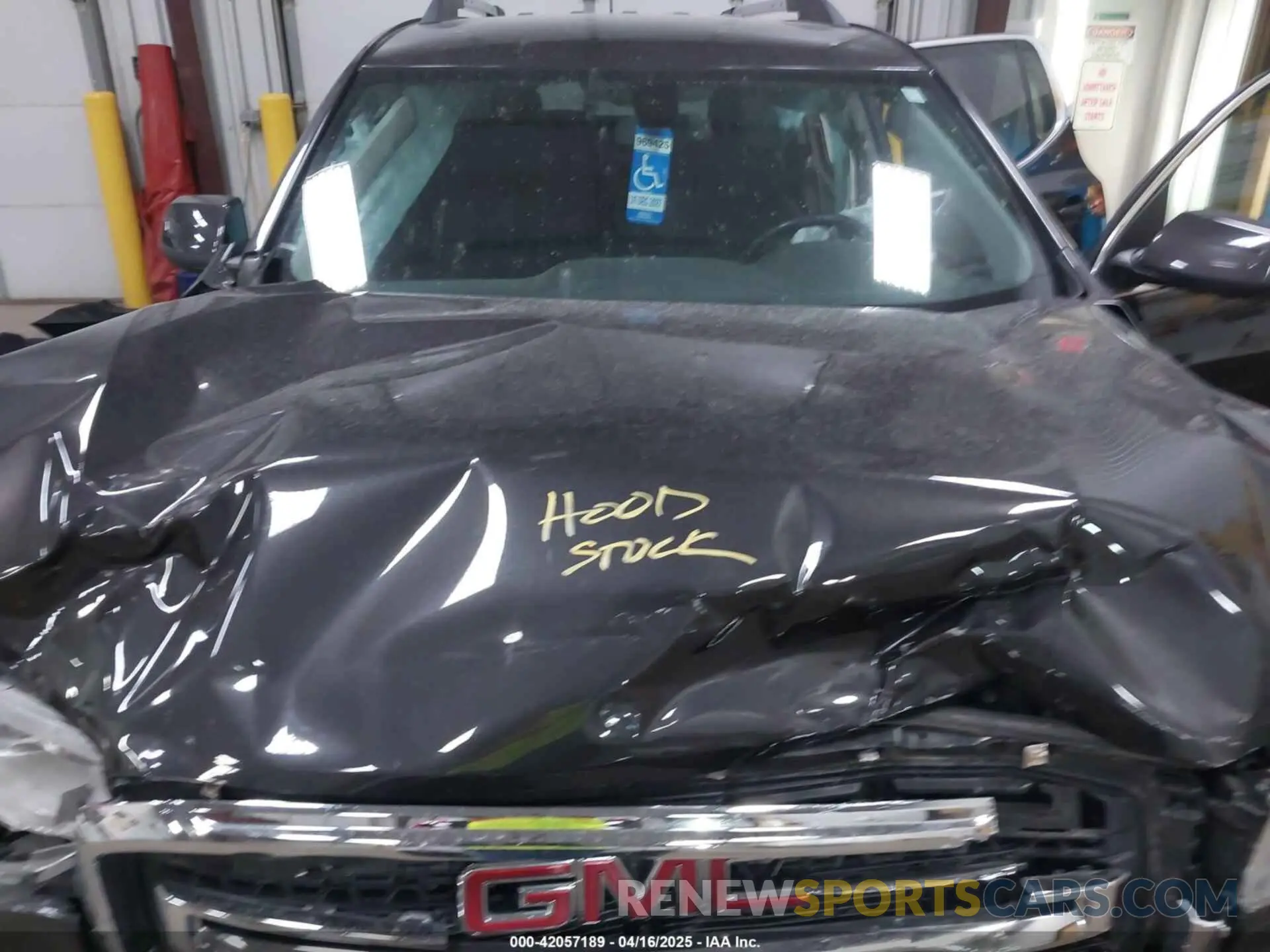 10 Photograph of a damaged car 1GKKNULS7KZ157722 GMC ACADIA 2019