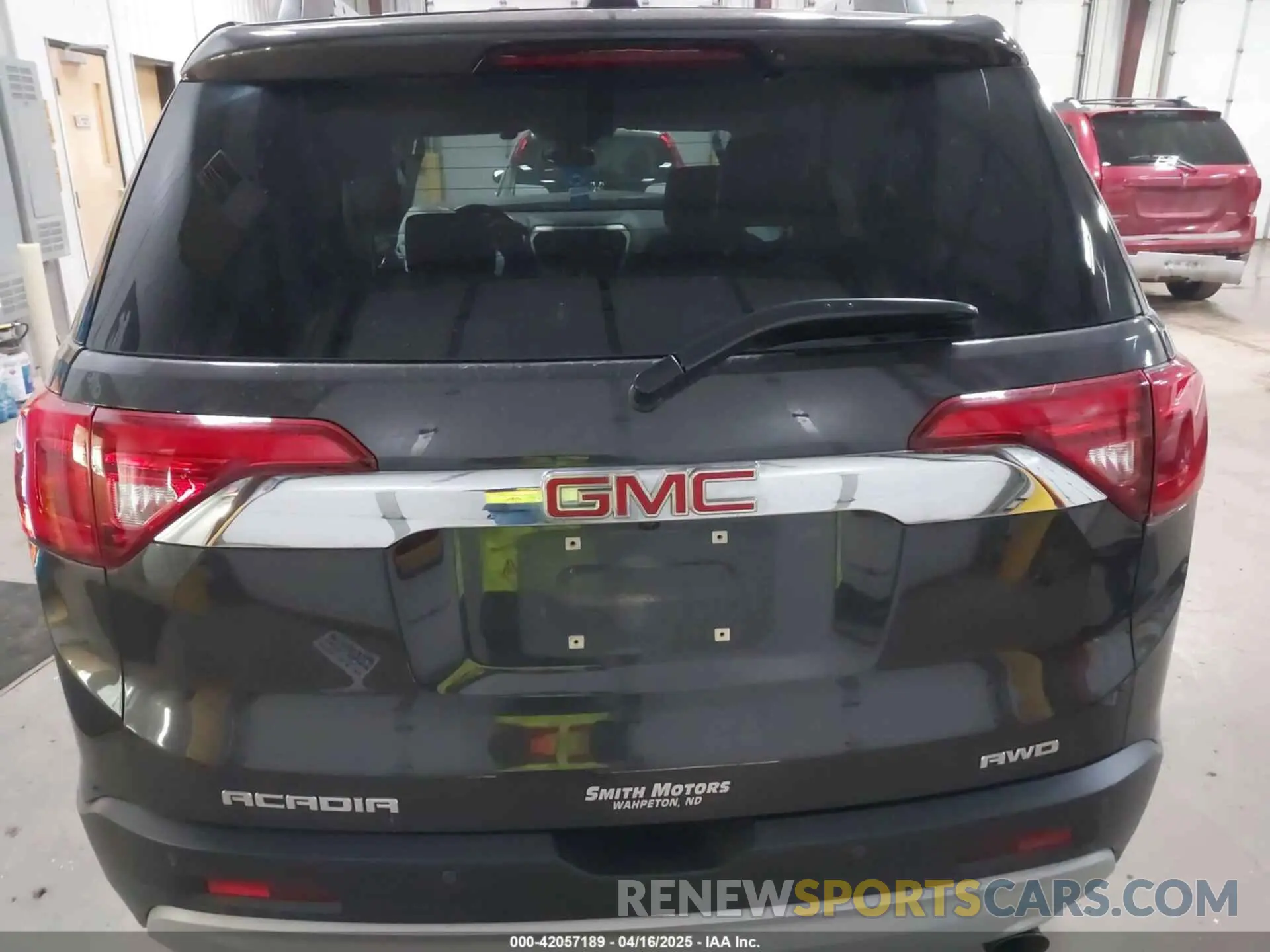 15 Photograph of a damaged car 1GKKNULS7KZ157722 GMC ACADIA 2019
