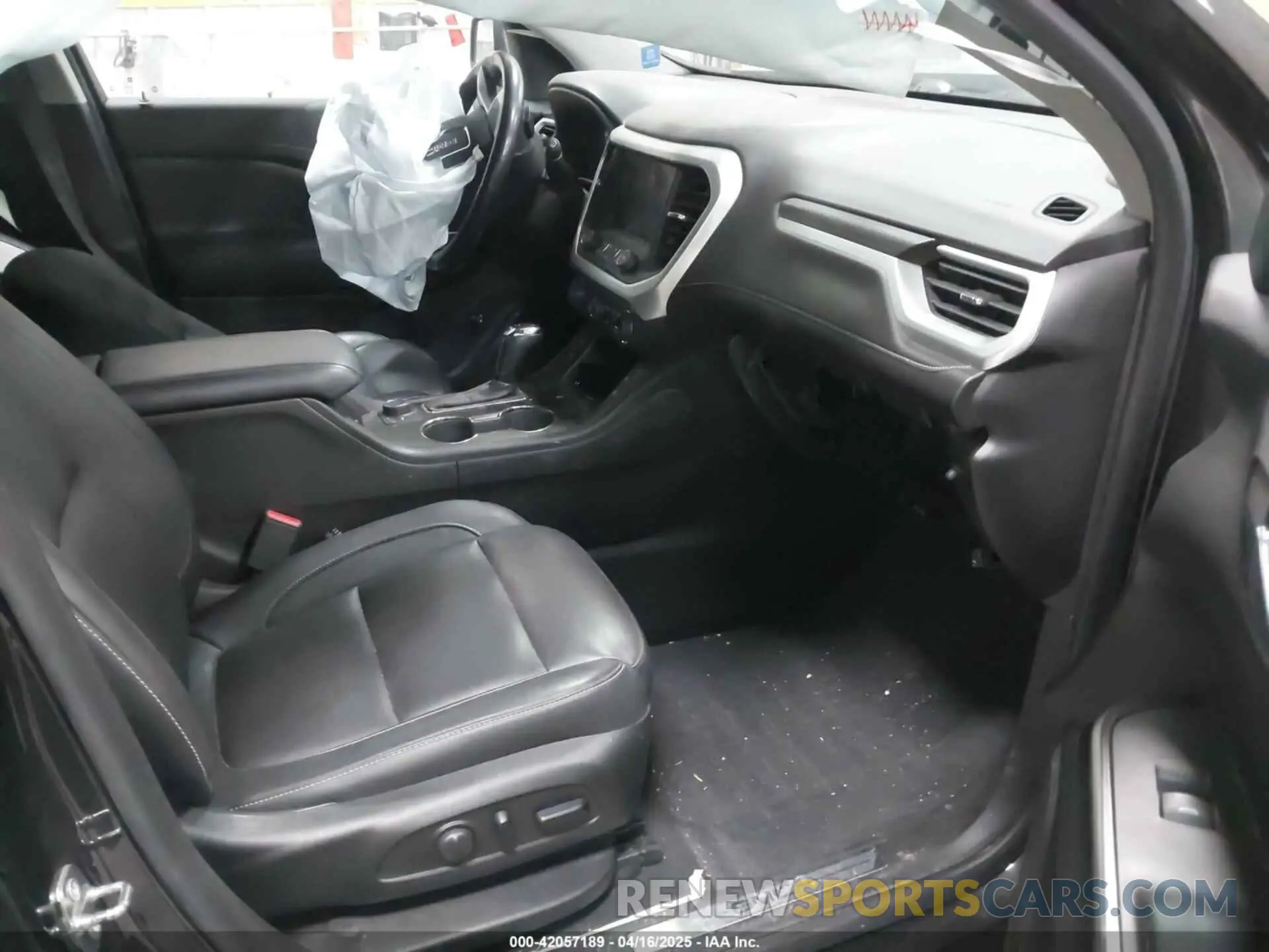5 Photograph of a damaged car 1GKKNULS7KZ157722 GMC ACADIA 2019