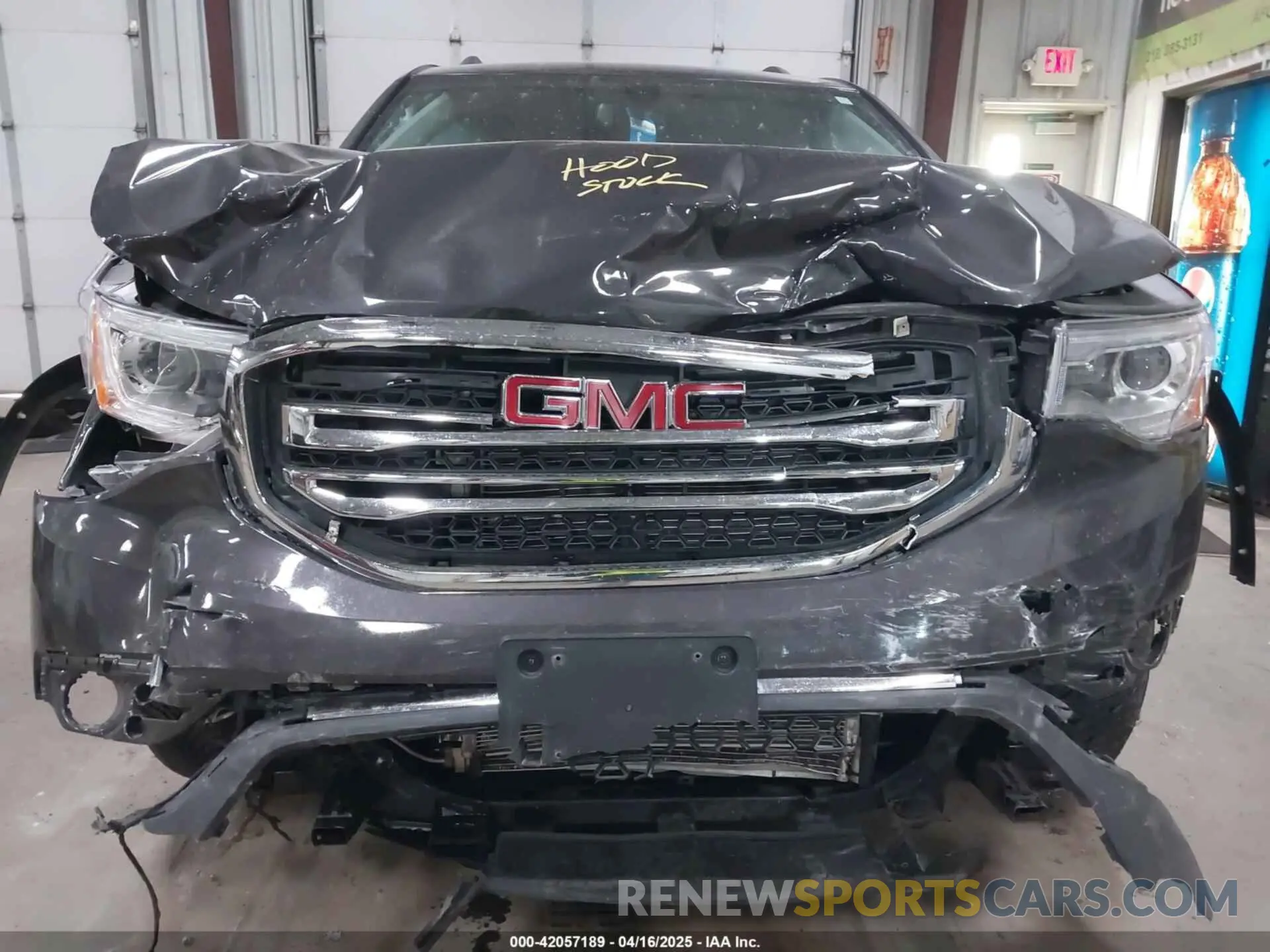 6 Photograph of a damaged car 1GKKNULS7KZ157722 GMC ACADIA 2019