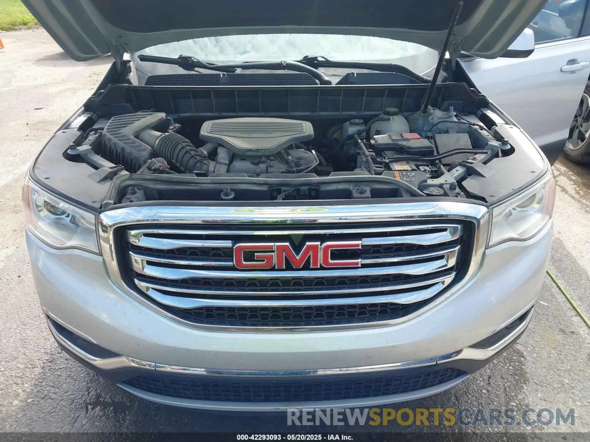 10 Photograph of a damaged car 1GKKNULS7KZ193894 GMC ACADIA 2019