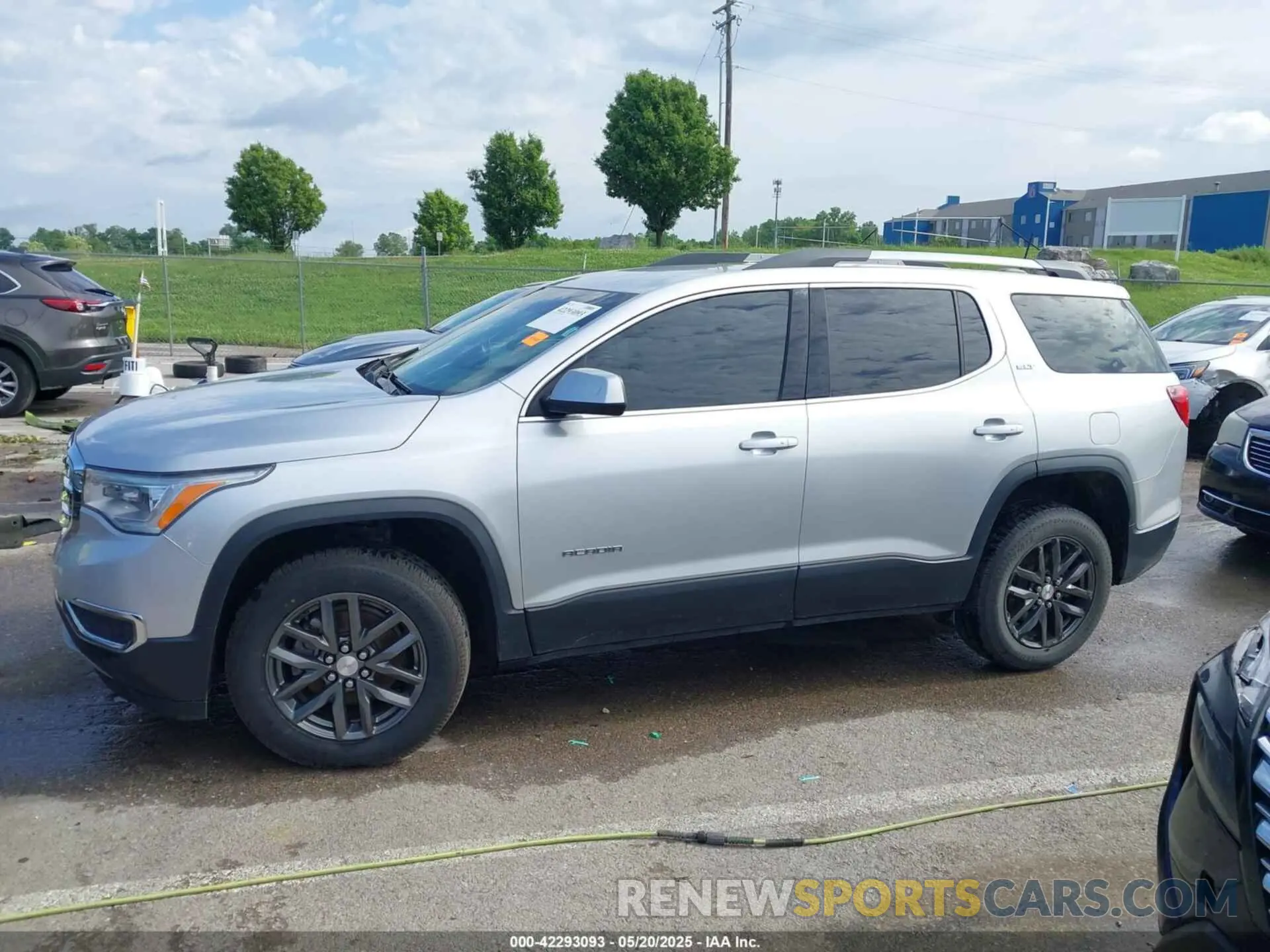 14 Photograph of a damaged car 1GKKNULS7KZ193894 GMC ACADIA 2019