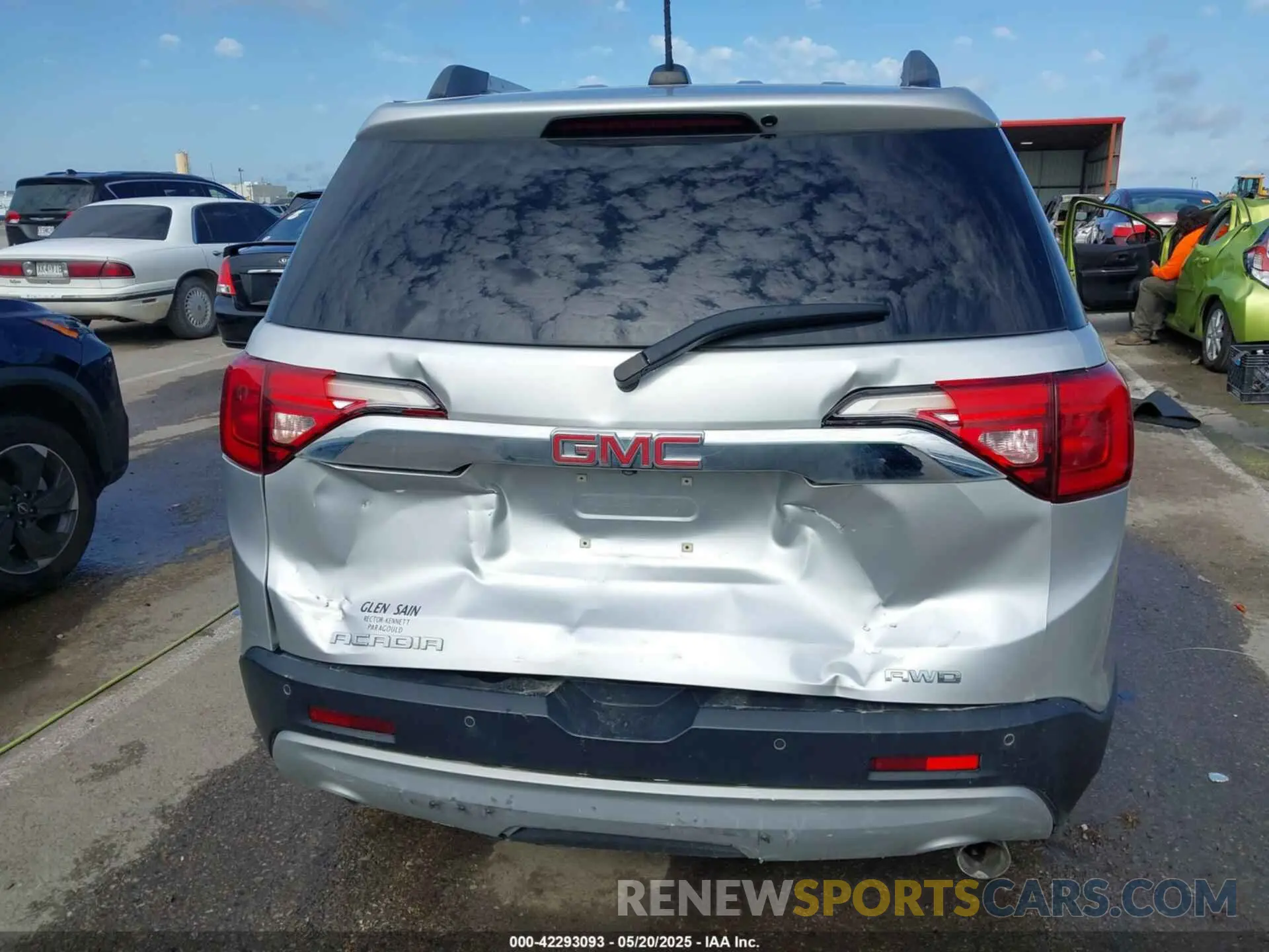 16 Photograph of a damaged car 1GKKNULS7KZ193894 GMC ACADIA 2019