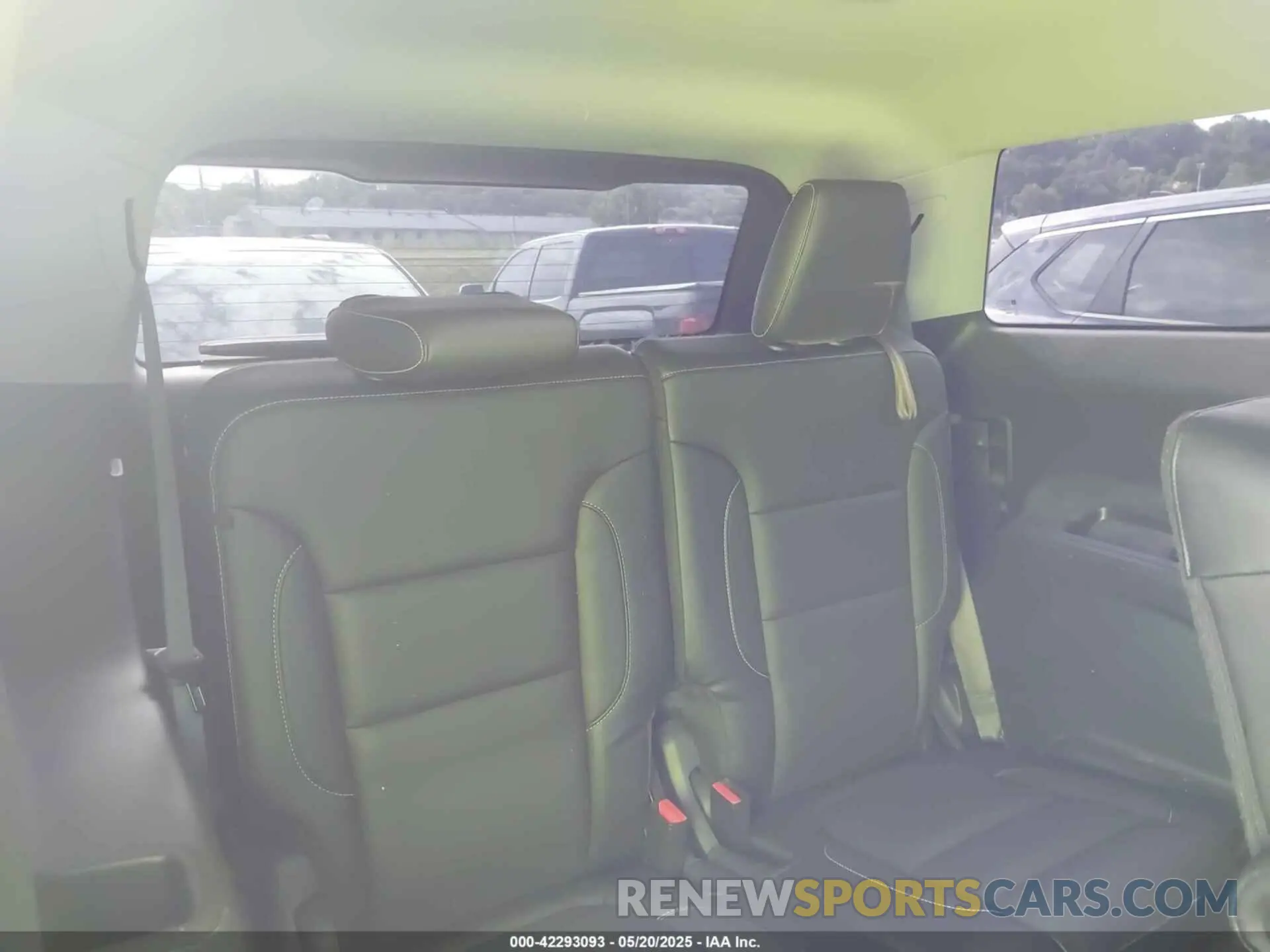 17 Photograph of a damaged car 1GKKNULS7KZ193894 GMC ACADIA 2019
