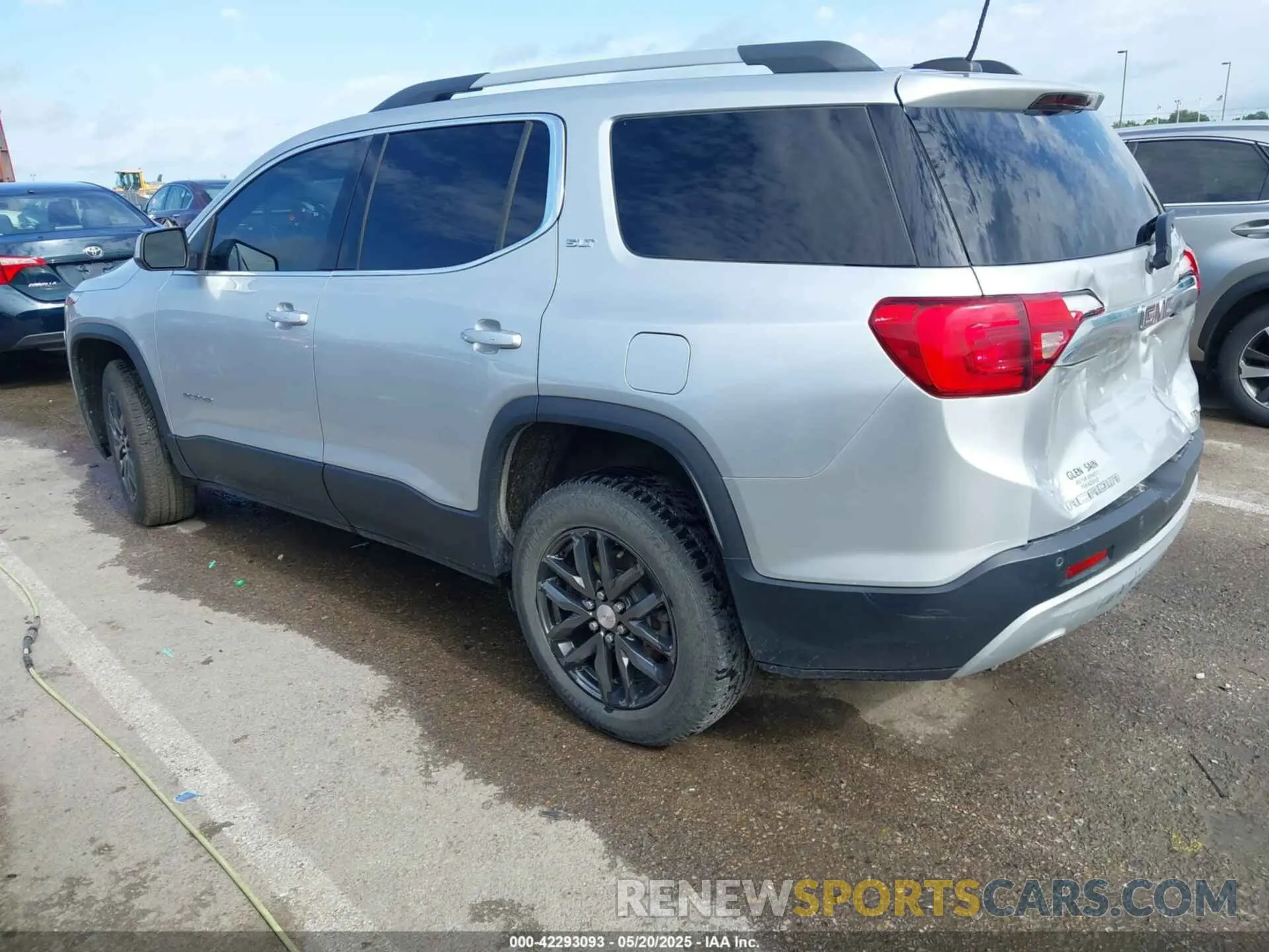 3 Photograph of a damaged car 1GKKNULS7KZ193894 GMC ACADIA 2019