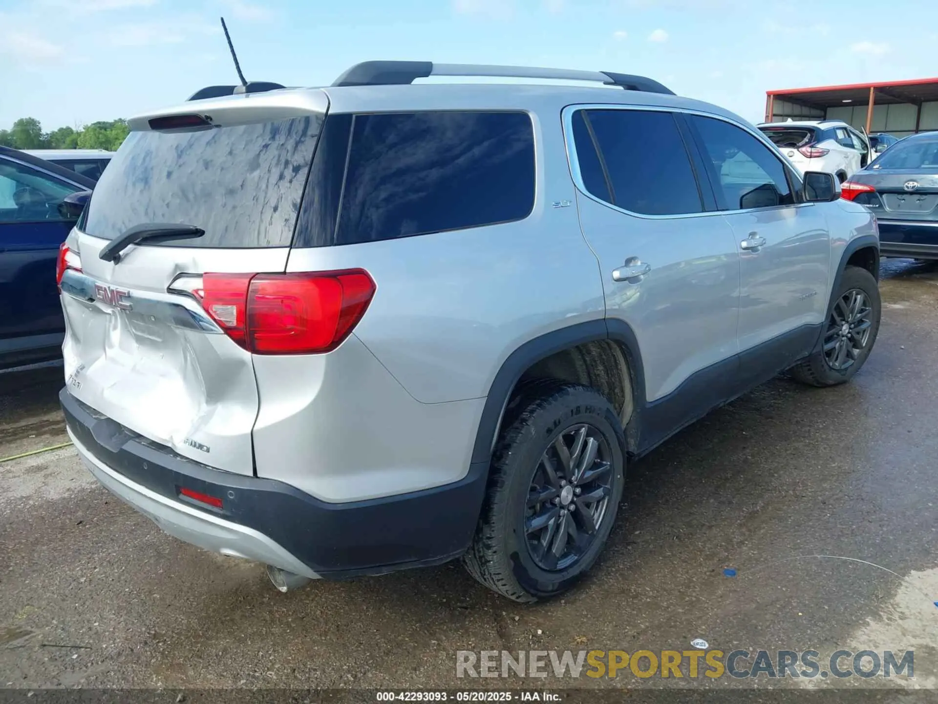 4 Photograph of a damaged car 1GKKNULS7KZ193894 GMC ACADIA 2019
