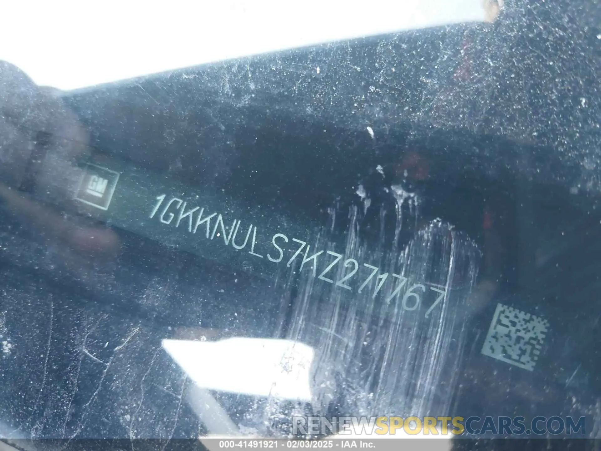 9 Photograph of a damaged car 1GKKNULS7KZ271767 GMC ACADIA 2019