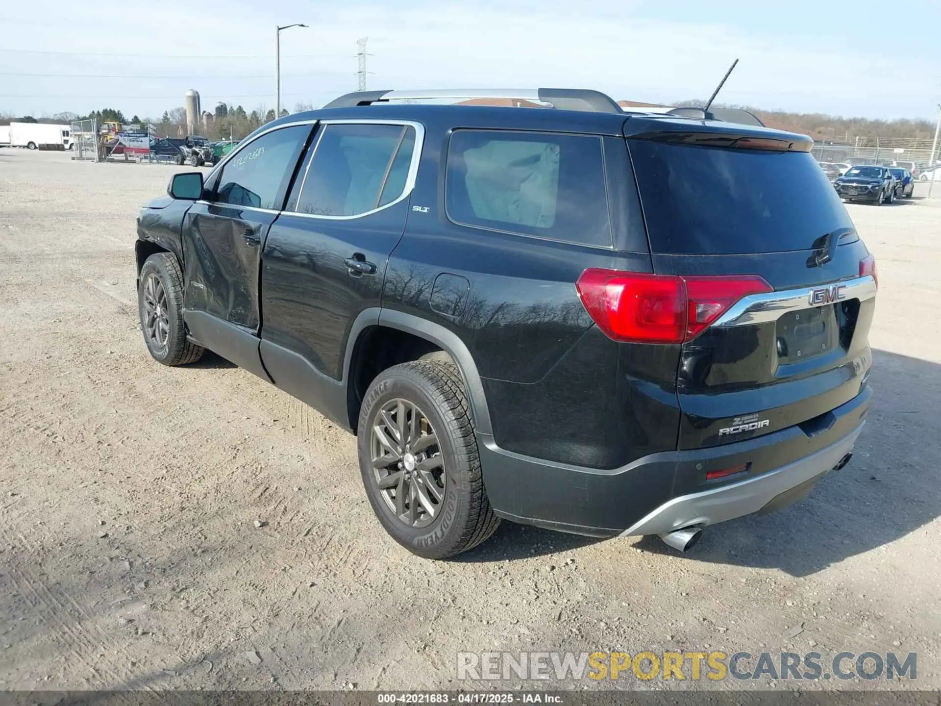 3 Photograph of a damaged car 1GKKNULS8KZ102468 GMC ACADIA 2019