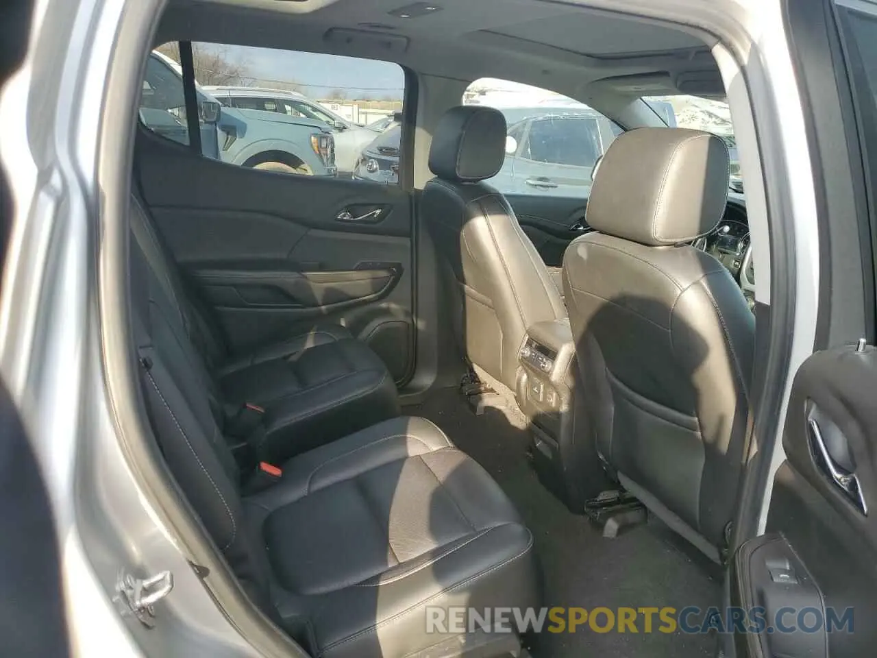 11 Photograph of a damaged car 1GKKNULS8KZ254055 GMC ACADIA 2019