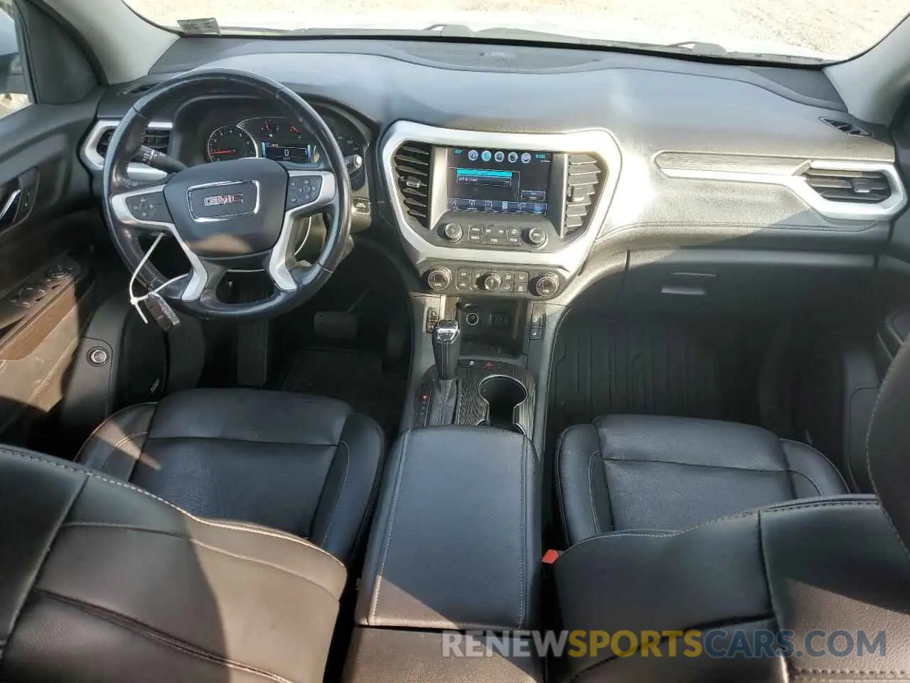 8 Photograph of a damaged car 1GKKNULS8KZ254055 GMC ACADIA 2019