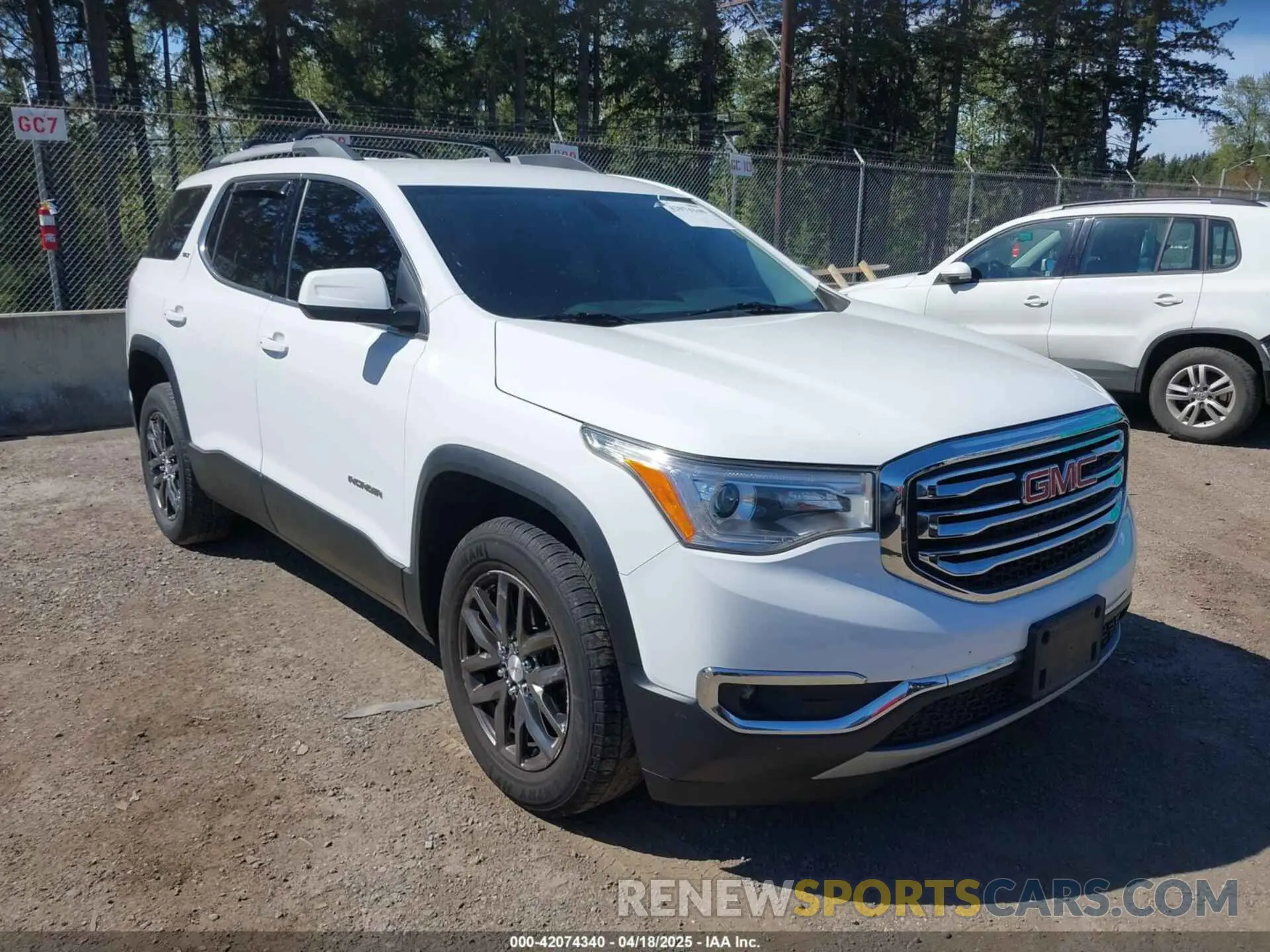 1 Photograph of a damaged car 1GKKNULS9KZ284651 GMC ACADIA 2019
