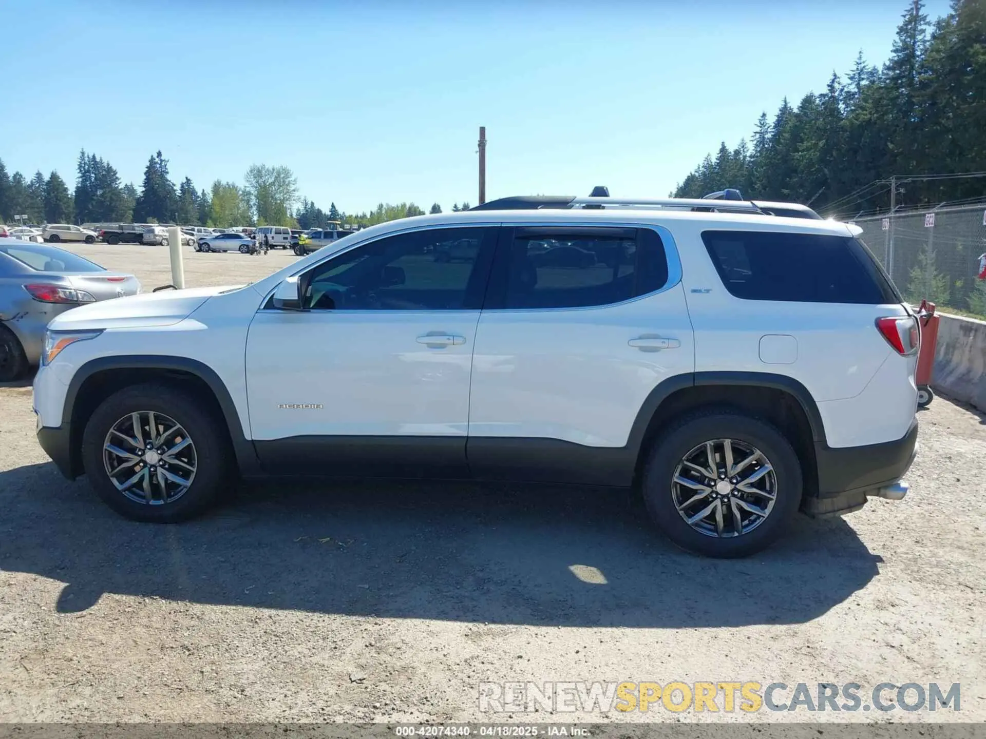 14 Photograph of a damaged car 1GKKNULS9KZ284651 GMC ACADIA 2019