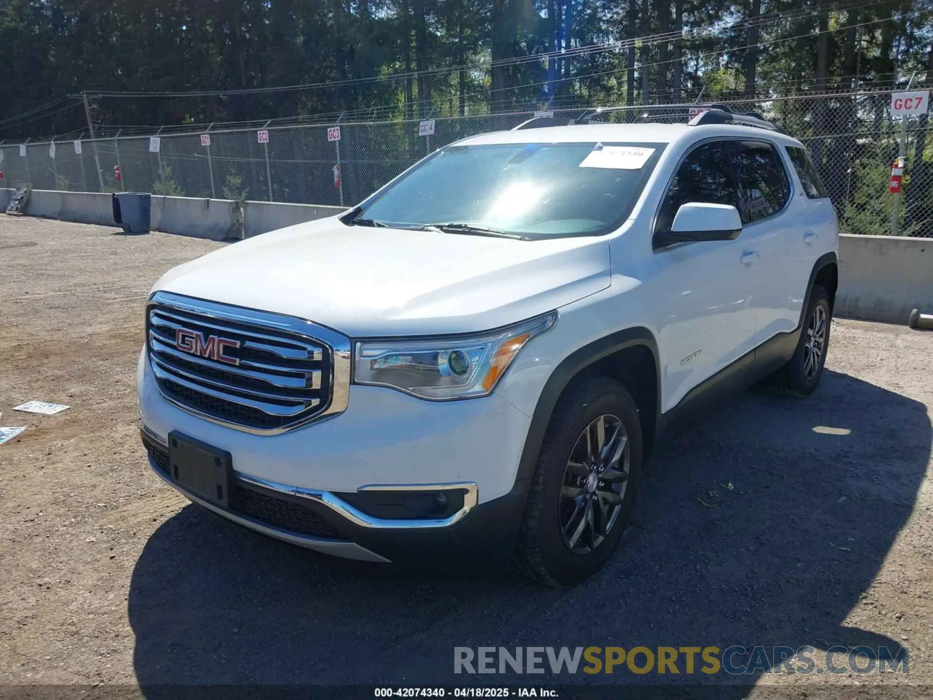2 Photograph of a damaged car 1GKKNULS9KZ284651 GMC ACADIA 2019