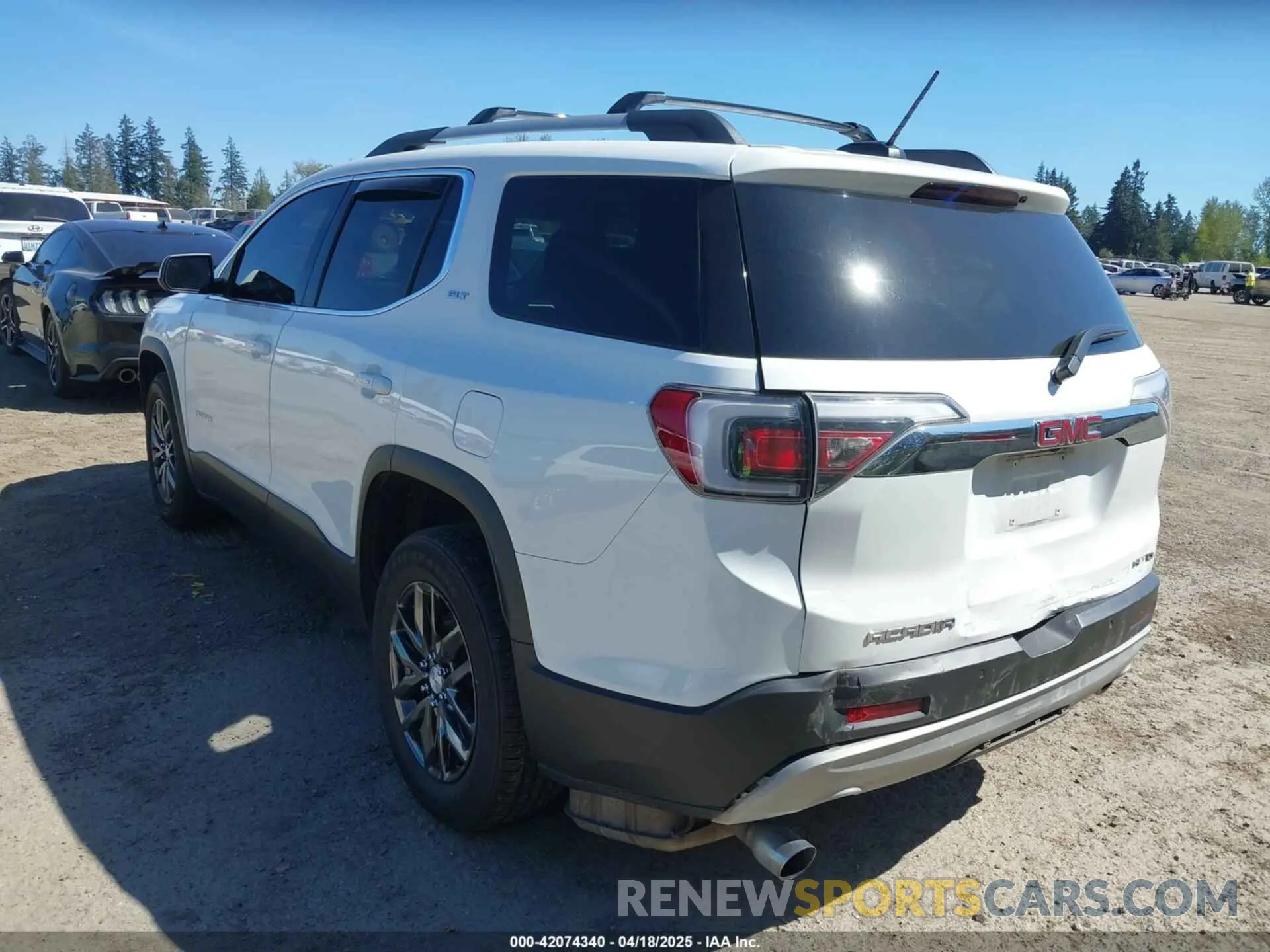 3 Photograph of a damaged car 1GKKNULS9KZ284651 GMC ACADIA 2019