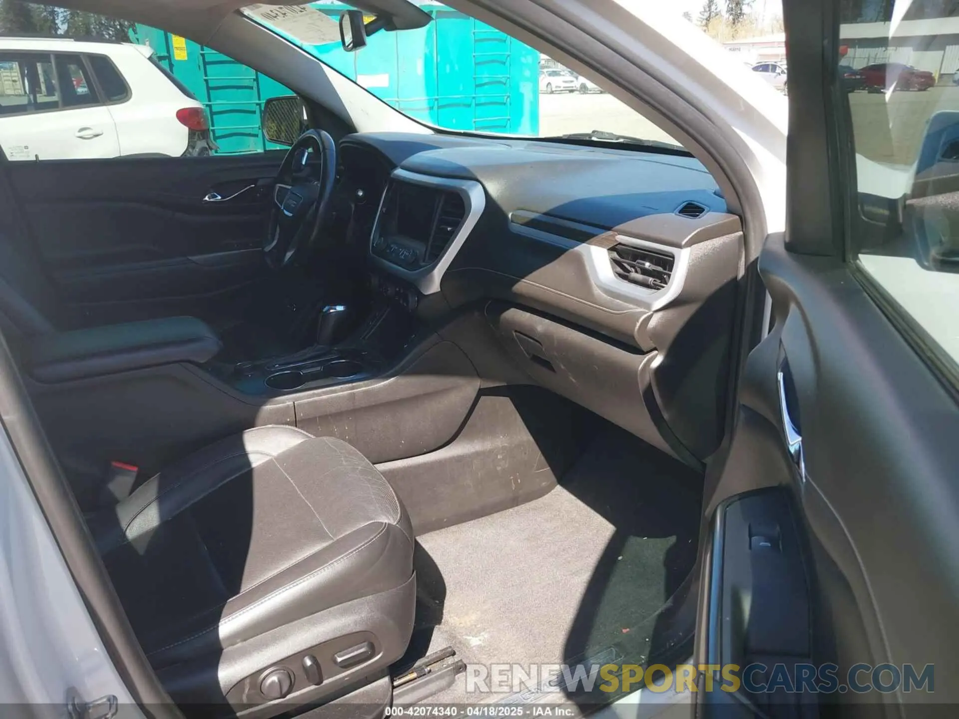 5 Photograph of a damaged car 1GKKNULS9KZ284651 GMC ACADIA 2019