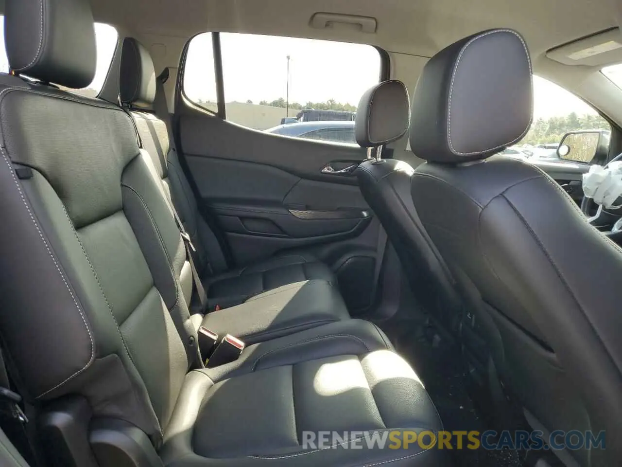 11 Photograph of a damaged car 1GKKNULSXKZ254333 GMC ACADIA 2019