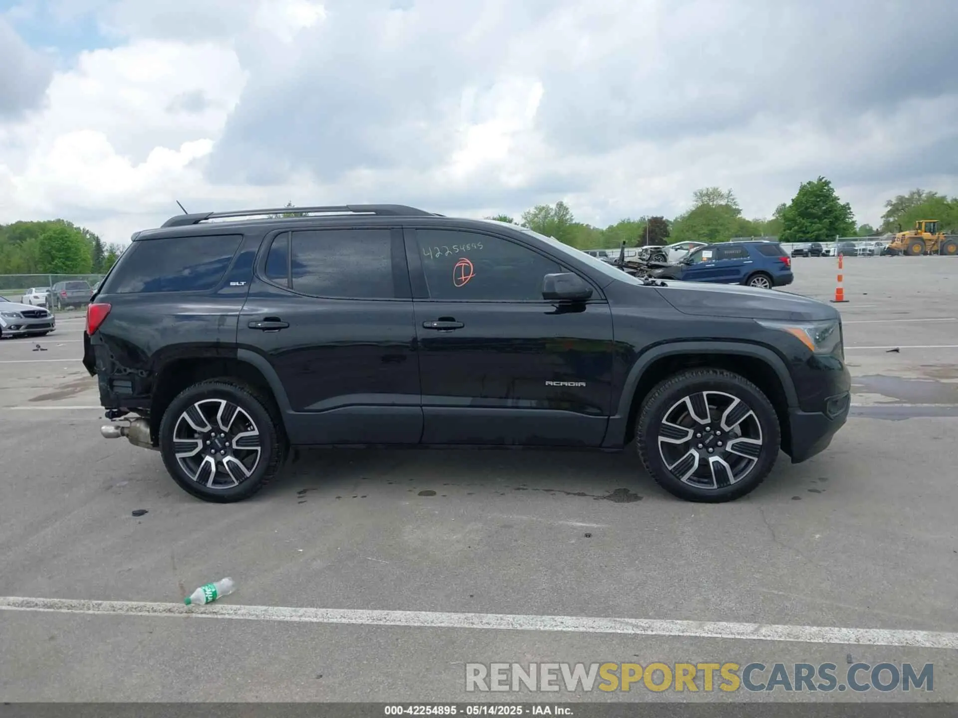 14 Photograph of a damaged car 1GKKNULSXKZ264229 GMC ACADIA 2019