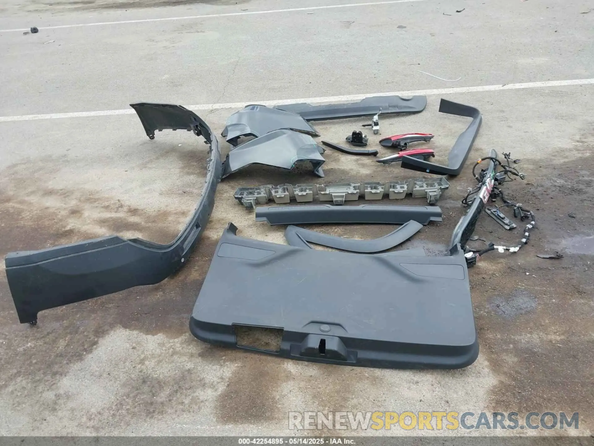 19 Photograph of a damaged car 1GKKNULSXKZ264229 GMC ACADIA 2019
