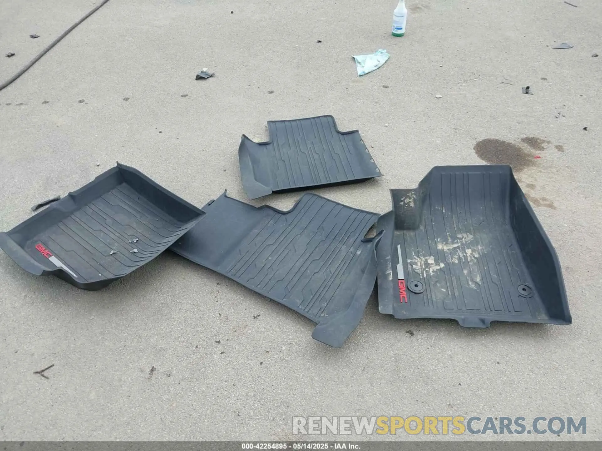 20 Photograph of a damaged car 1GKKNULSXKZ264229 GMC ACADIA 2019