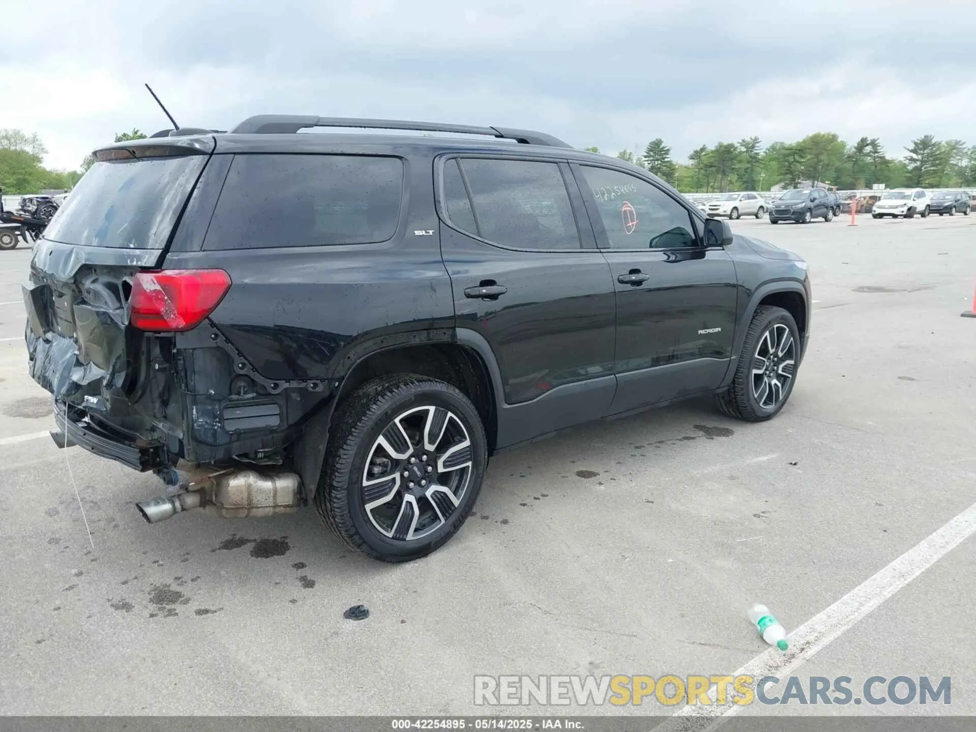 4 Photograph of a damaged car 1GKKNULSXKZ264229 GMC ACADIA 2019