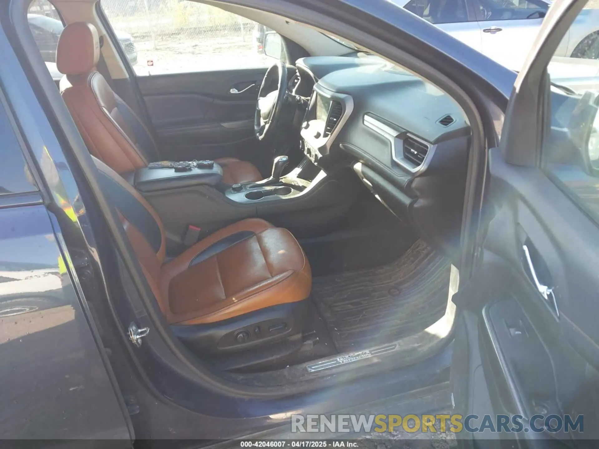5 Photograph of a damaged car 1GKKNVLS5KZ185377 GMC ACADIA 2019