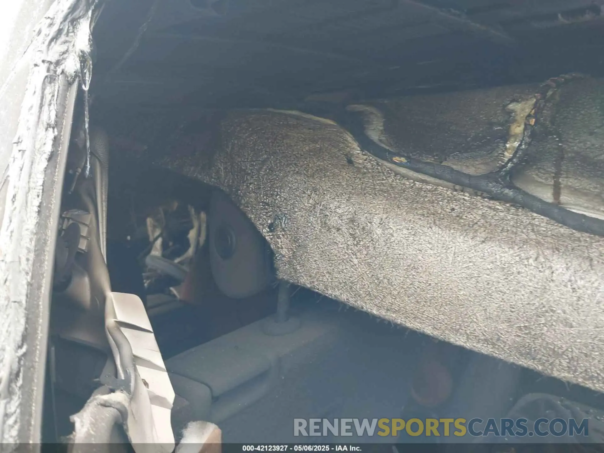 8 Photograph of a damaged car 1GKKNVLS6KZ158317 GMC ACADIA 2019