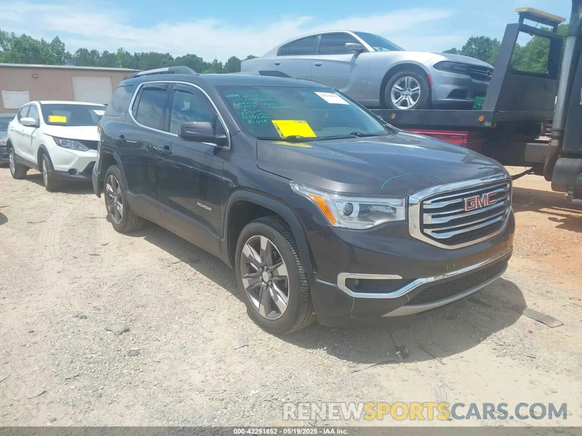 1 Photograph of a damaged car 1GKKNWLS5KZ139716 GMC ACADIA 2019