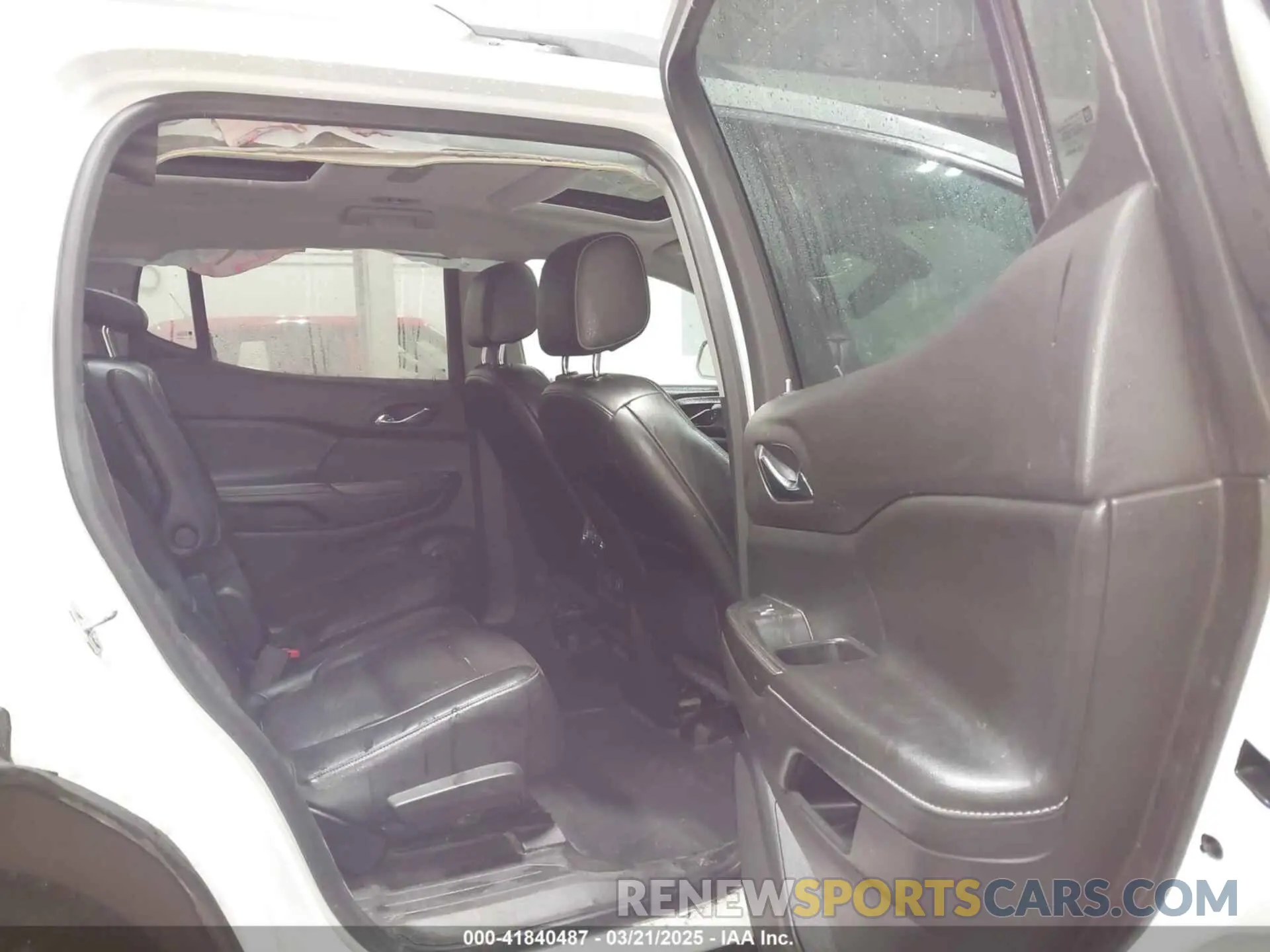 8 Photograph of a damaged car 1GKKNWLS6KZ161319 GMC ACADIA 2019