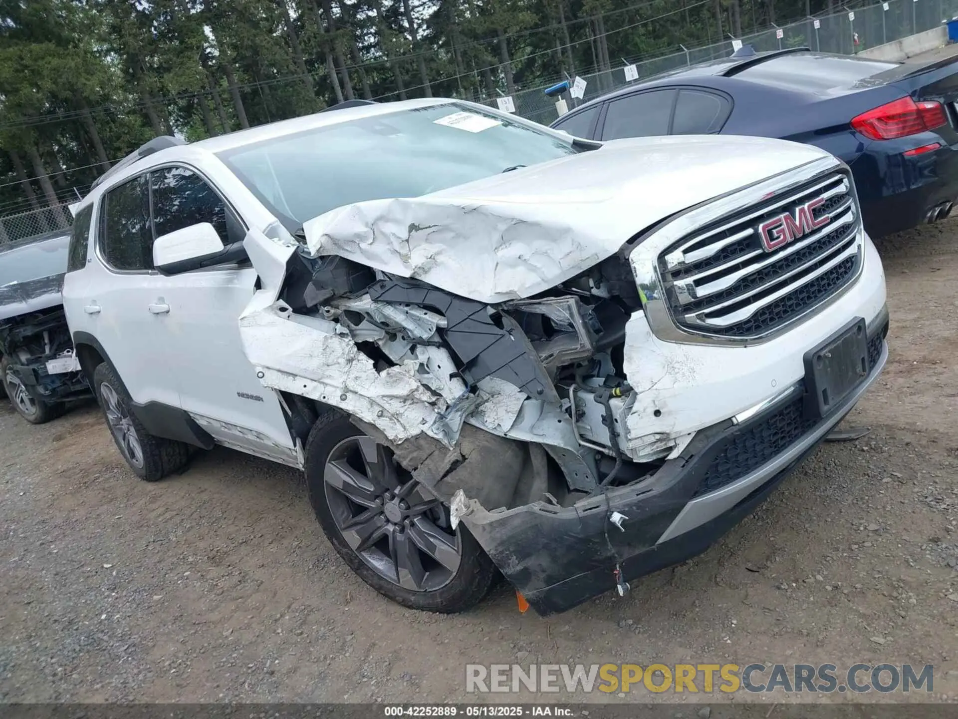 1 Photograph of a damaged car 1GKKNWLS6KZ201091 GMC ACADIA 2019