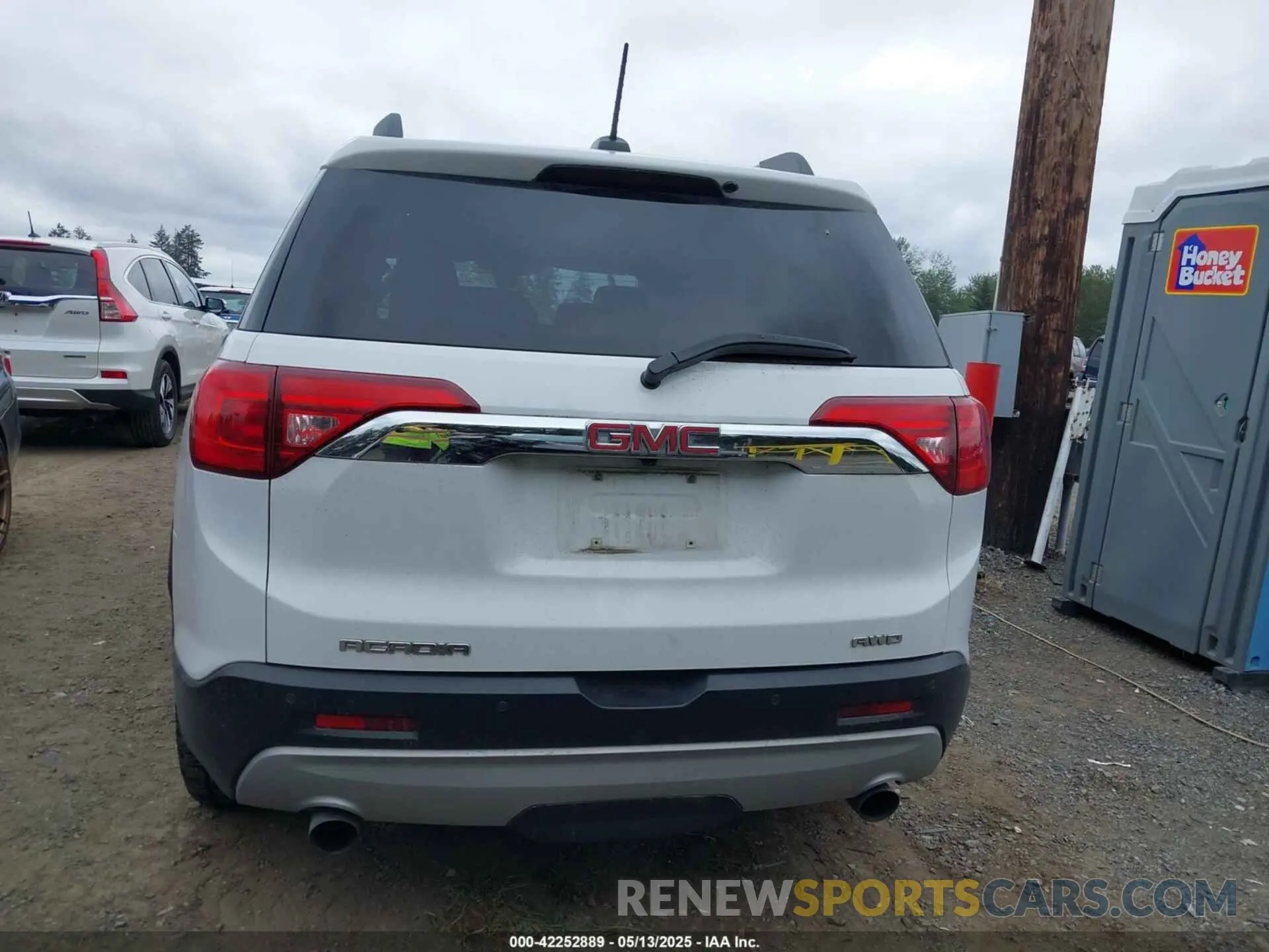 17 Photograph of a damaged car 1GKKNWLS6KZ201091 GMC ACADIA 2019