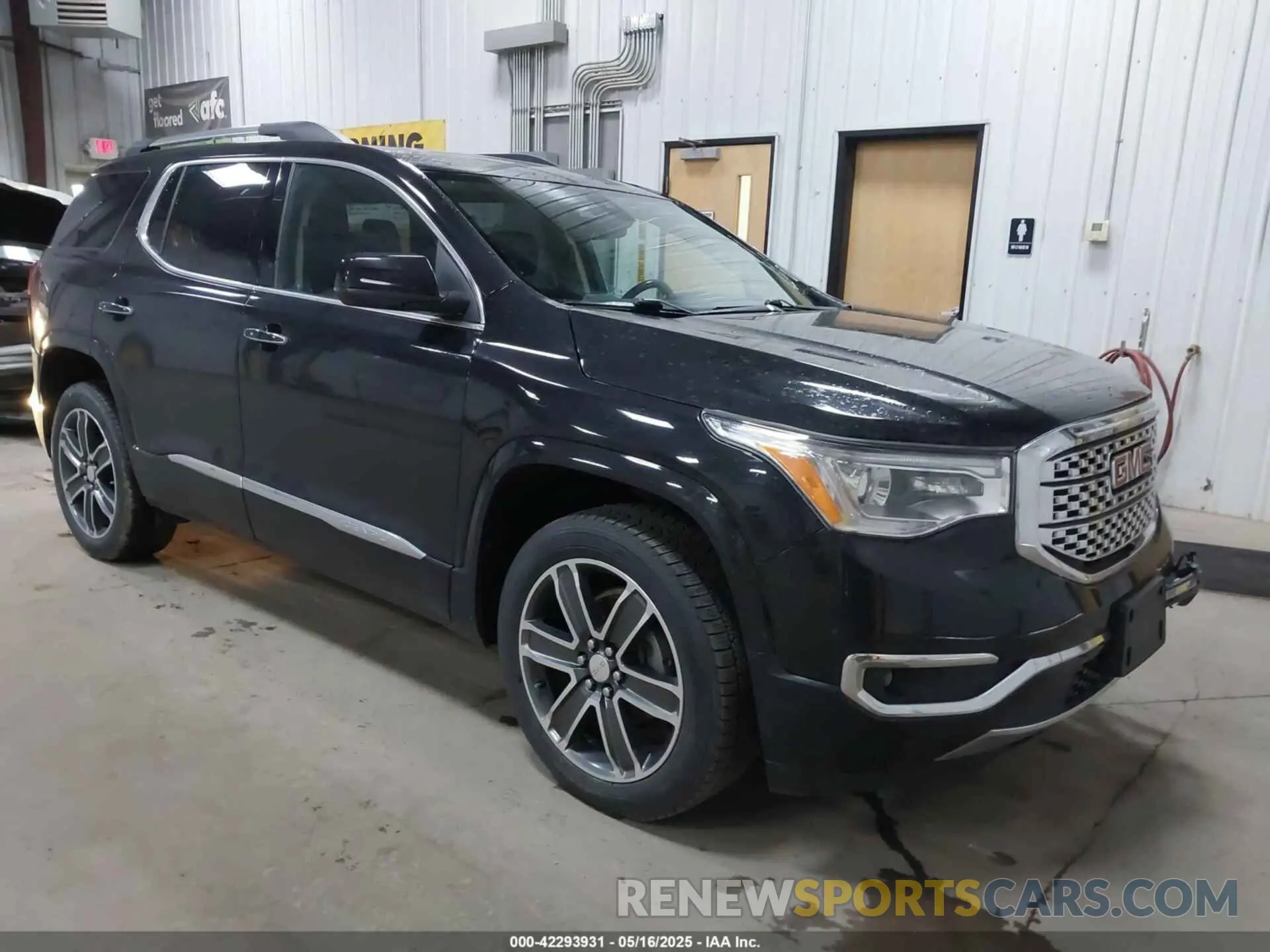1 Photograph of a damaged car 1GKKNXLS0KZ112252 GMC ACADIA 2019