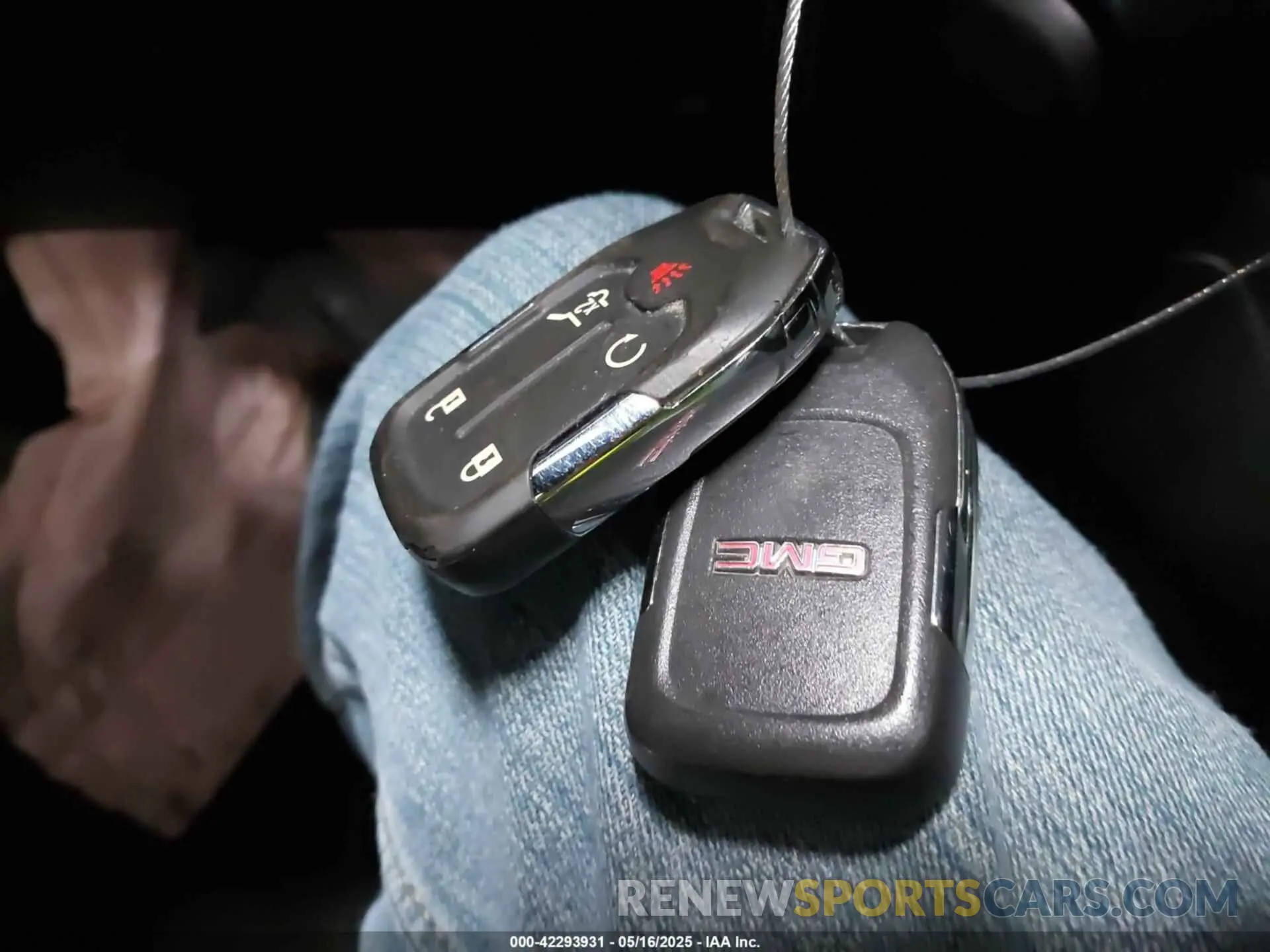 11 Photograph of a damaged car 1GKKNXLS0KZ112252 GMC ACADIA 2019