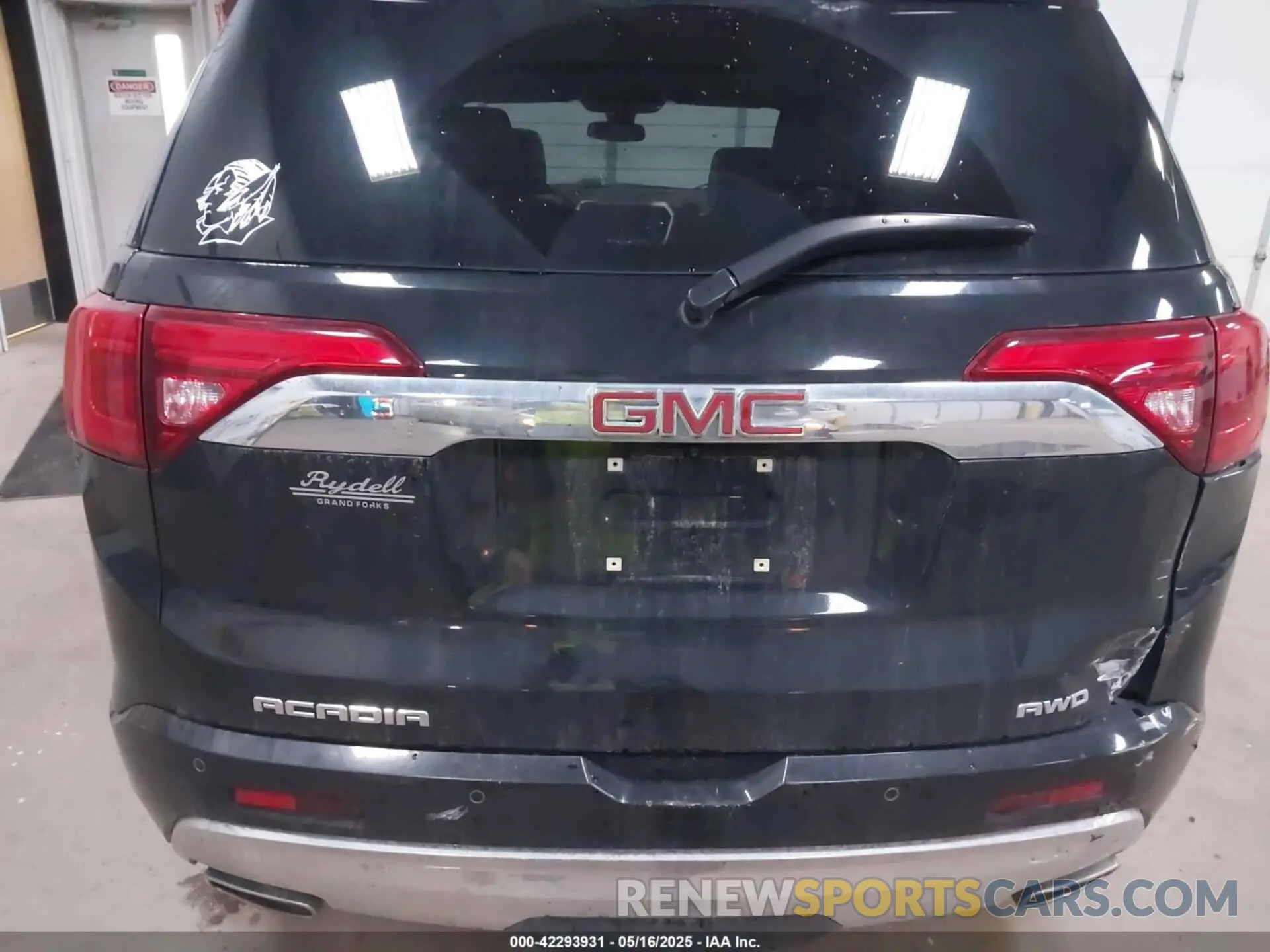 16 Photograph of a damaged car 1GKKNXLS0KZ112252 GMC ACADIA 2019