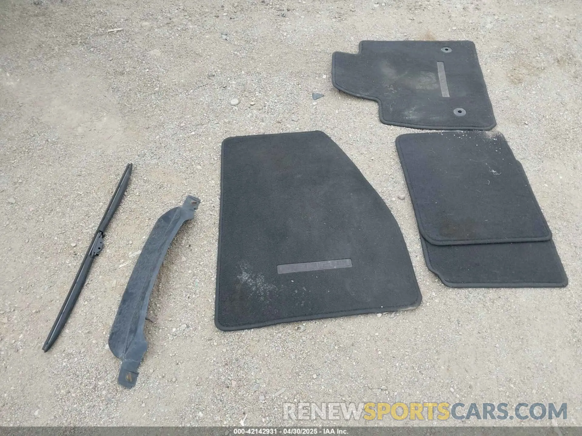 12 Photograph of a damaged car 1GKKNXLS4KZ137980 GMC ACADIA 2019