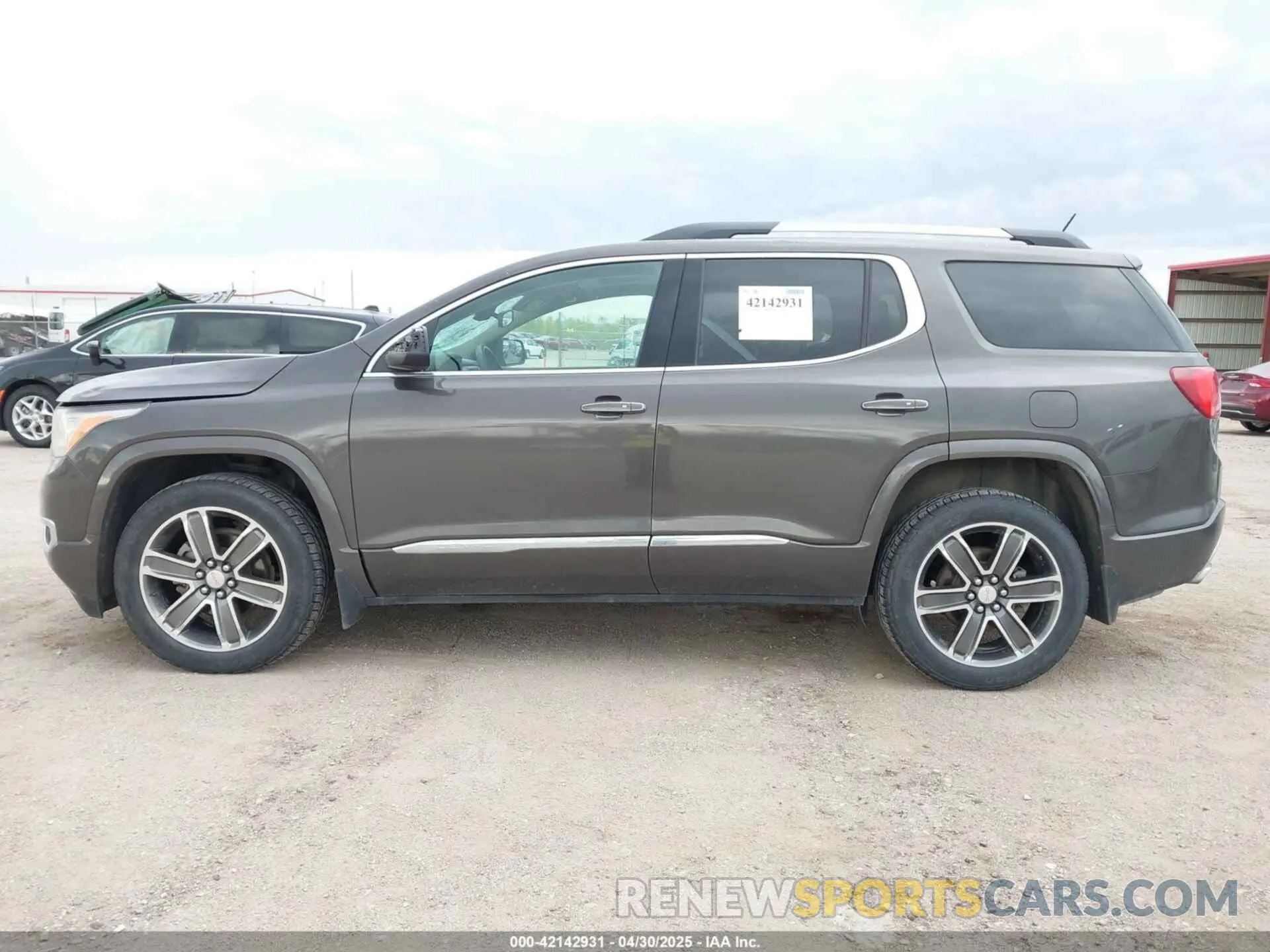 15 Photograph of a damaged car 1GKKNXLS4KZ137980 GMC ACADIA 2019