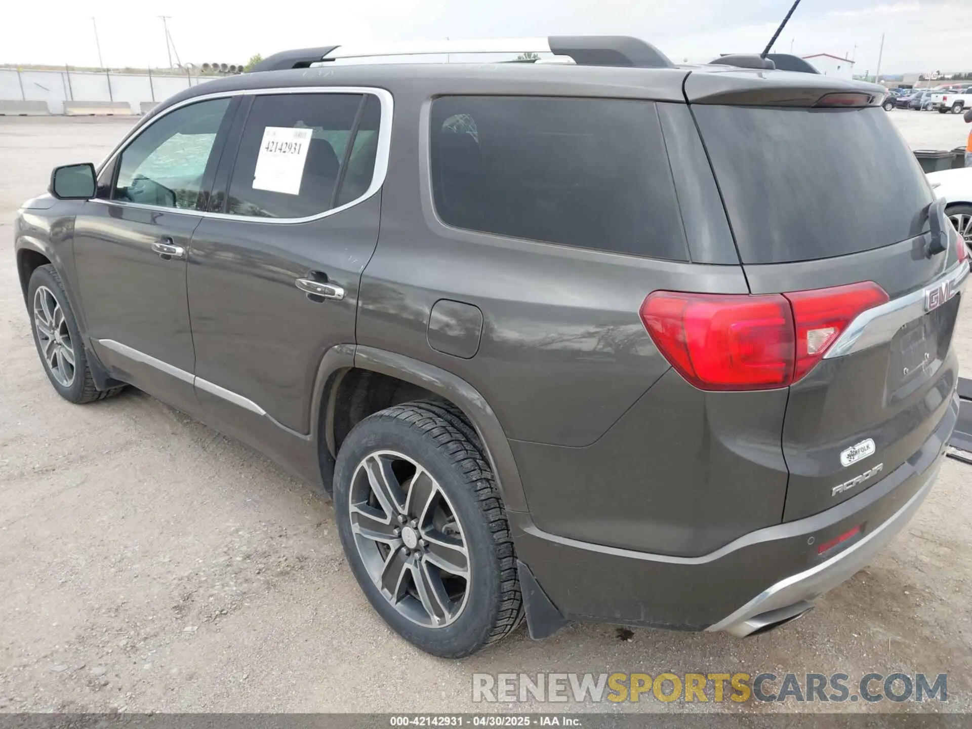 19 Photograph of a damaged car 1GKKNXLS4KZ137980 GMC ACADIA 2019