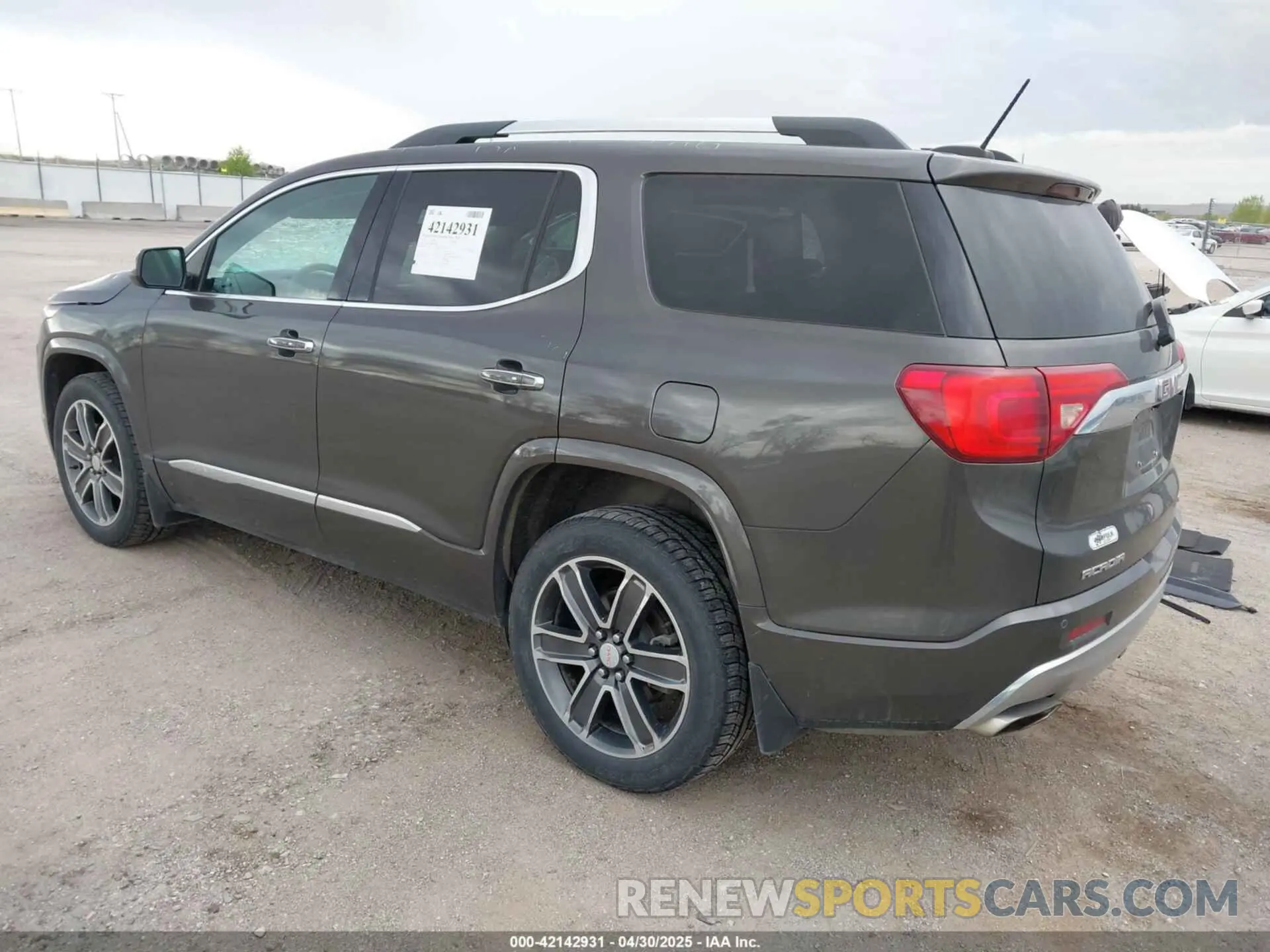 3 Photograph of a damaged car 1GKKNXLS4KZ137980 GMC ACADIA 2019