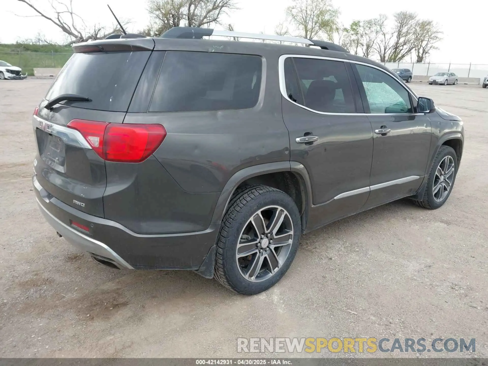 4 Photograph of a damaged car 1GKKNXLS4KZ137980 GMC ACADIA 2019