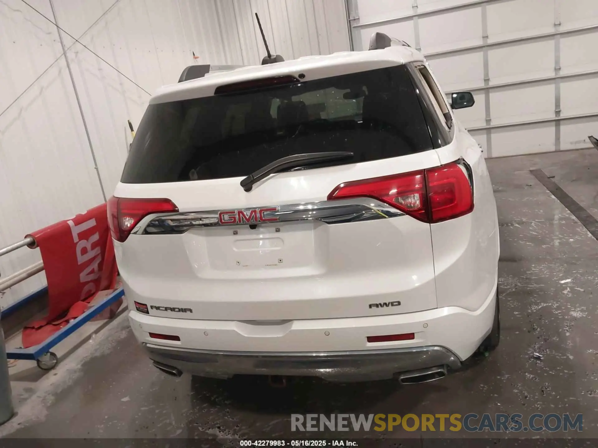 16 Photograph of a damaged car 1GKKNXLS5KZ135655 GMC ACADIA 2019