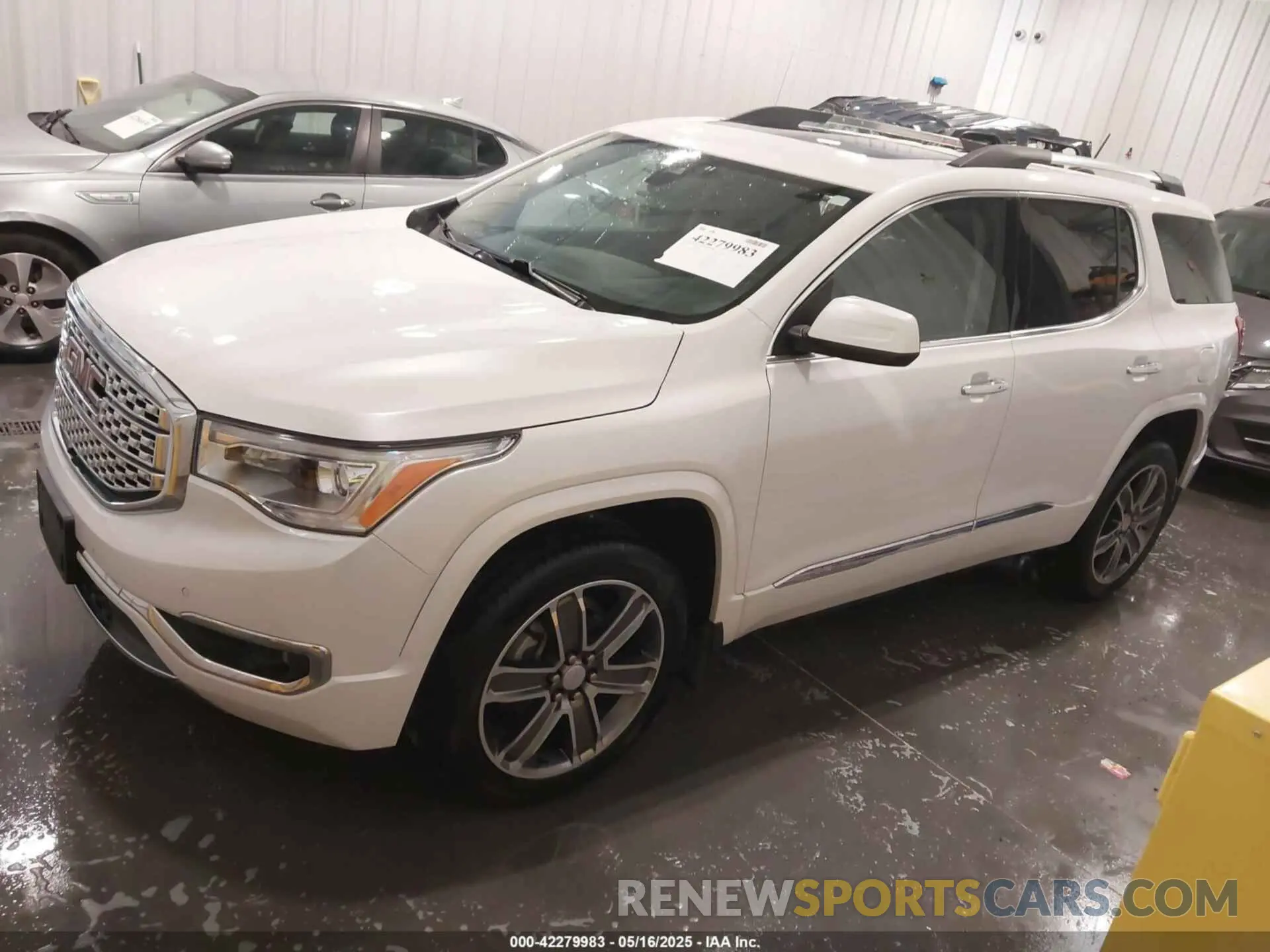 2 Photograph of a damaged car 1GKKNXLS5KZ135655 GMC ACADIA 2019