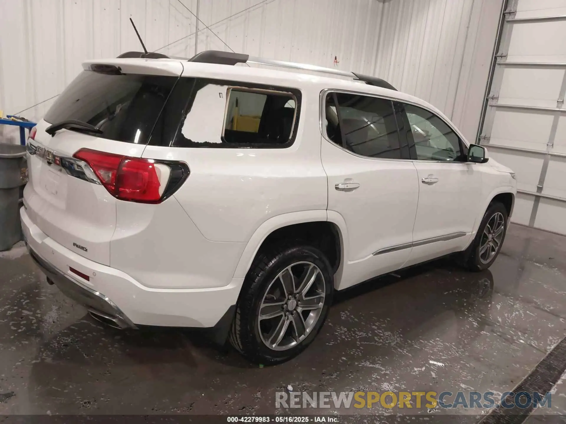 4 Photograph of a damaged car 1GKKNXLS5KZ135655 GMC ACADIA 2019