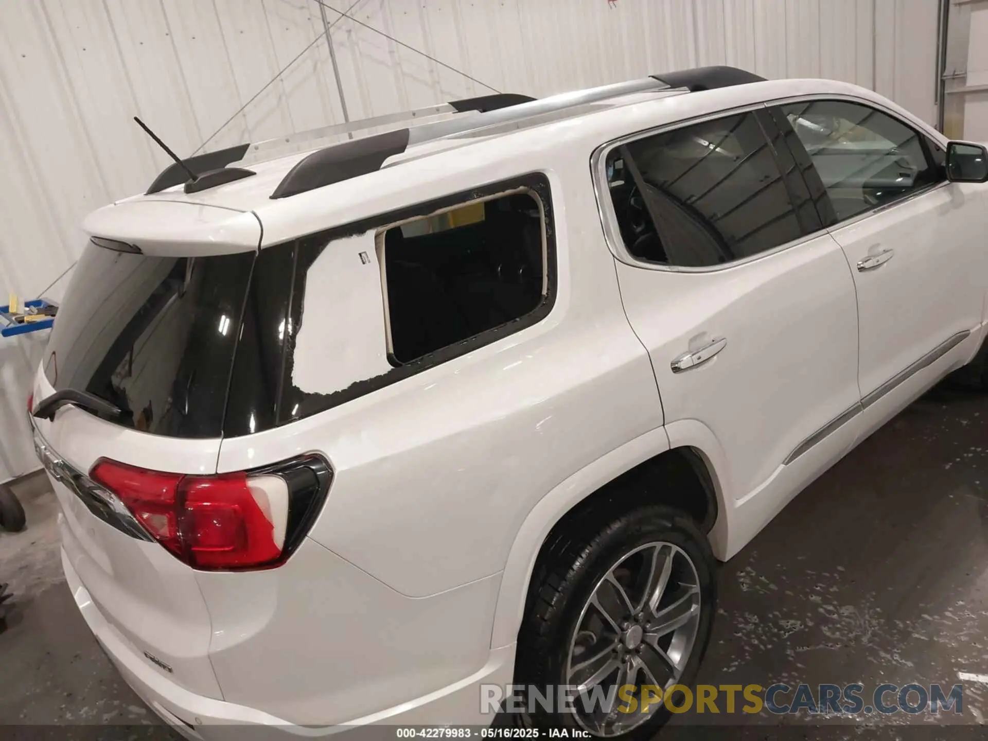 6 Photograph of a damaged car 1GKKNXLS5KZ135655 GMC ACADIA 2019