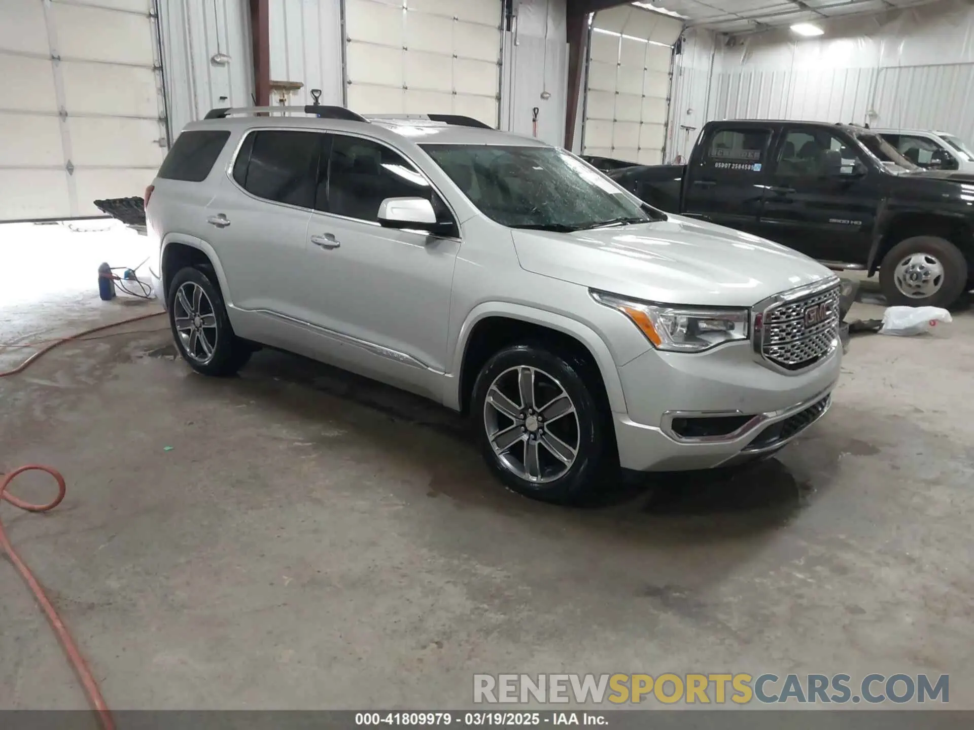 1 Photograph of a damaged car 1GKKNXLS5KZ230295 GMC ACADIA 2019
