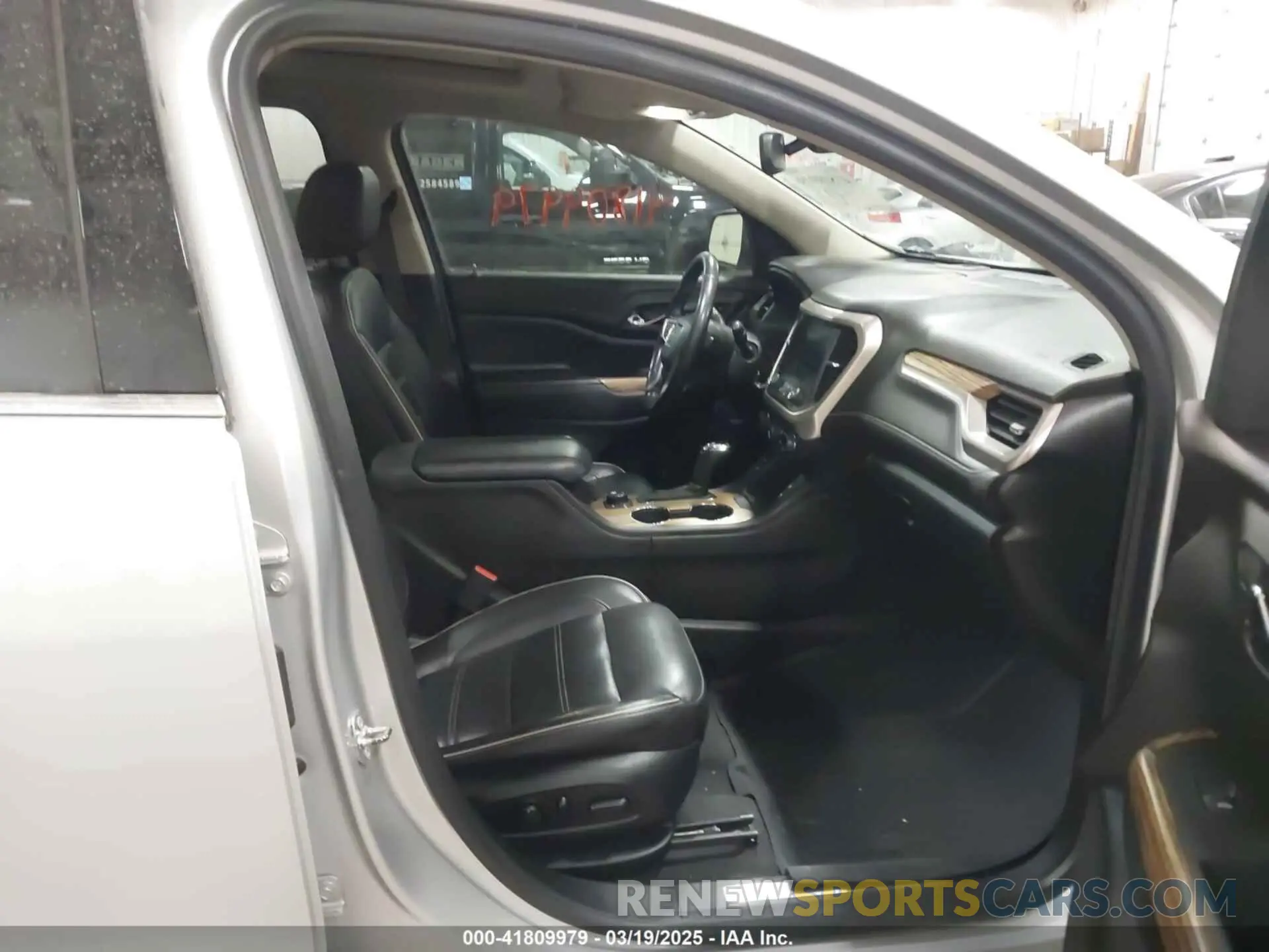 5 Photograph of a damaged car 1GKKNXLS5KZ230295 GMC ACADIA 2019